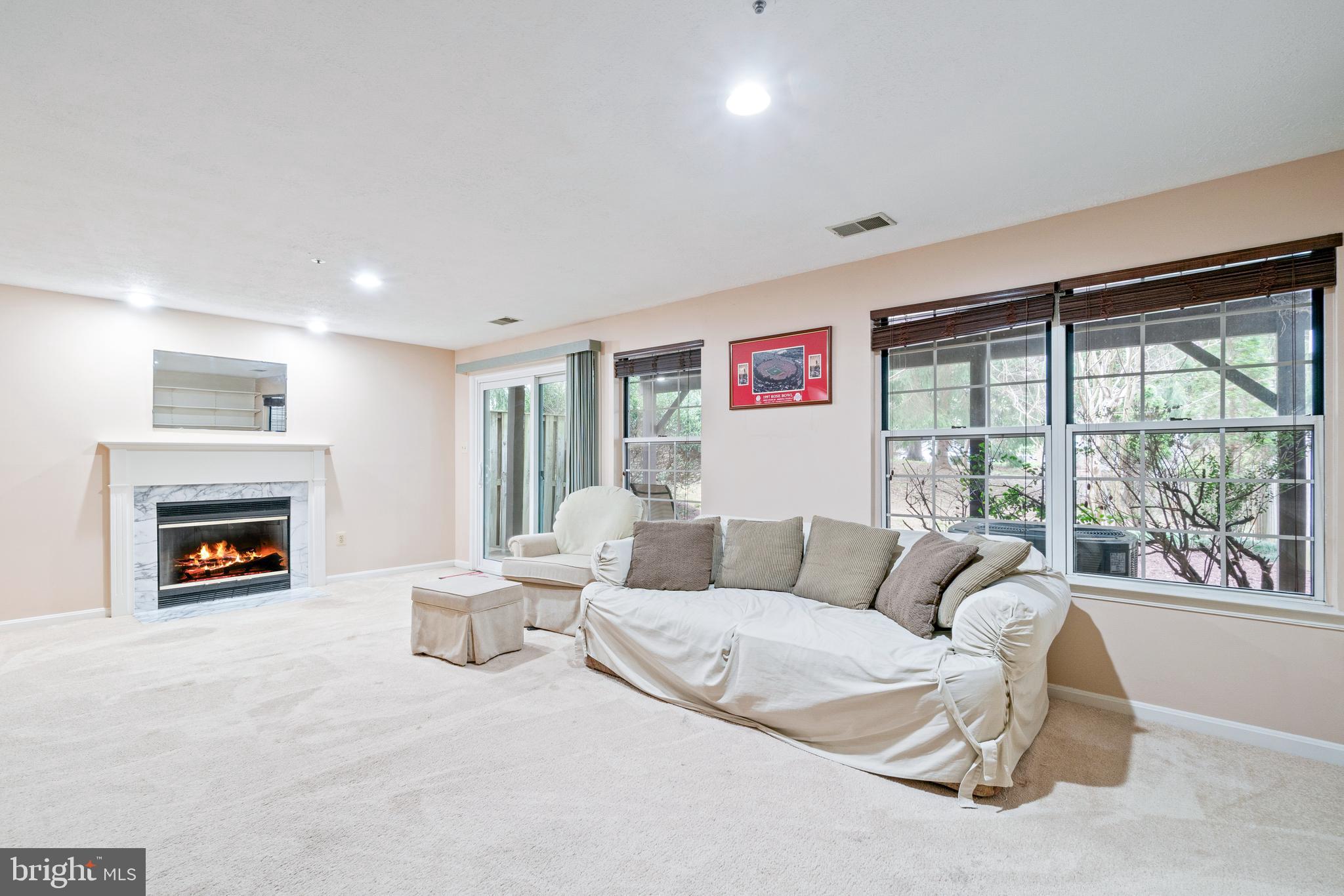 LAKE HALLOWELL - Residential