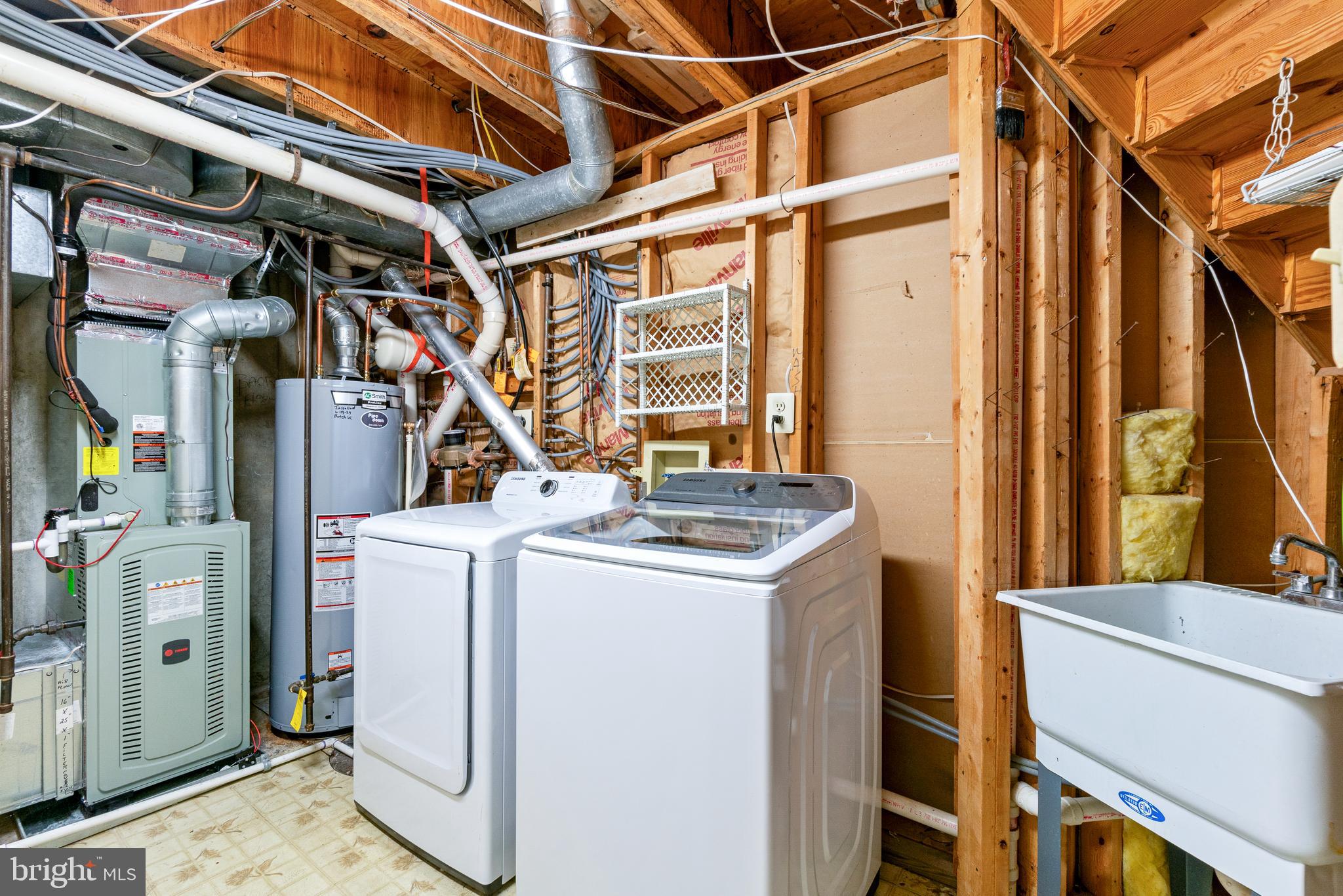 LAKE HALLOWELL - Residential