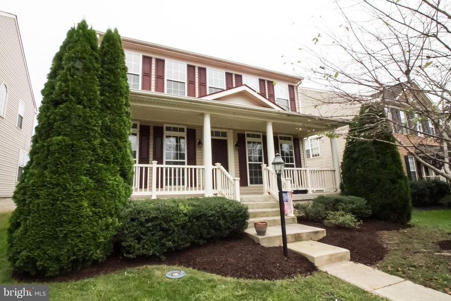 Don't miss this fantastic colonial home in Fairfax Crossing! This large 4 bed,3.5 bath home with 3,608 sq ft & finished basement provides all the space you will need. Home features large kitchen with island,granite,stainless,formal living & dining room,family room with fireplace,breakfast nook,hardwood throughout first & second floor,palladian & transom windows,2 car garage & large front porch!