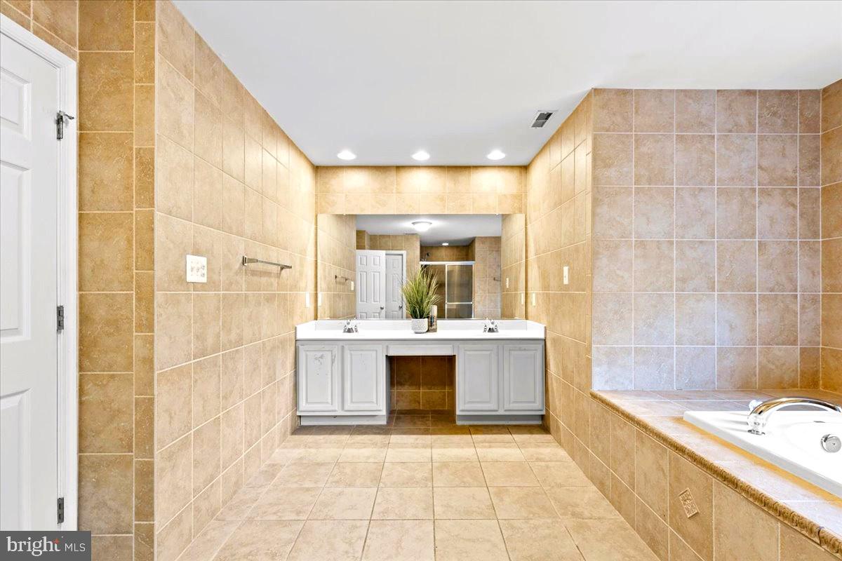 WOODLAWN MANOR SUB - Residential