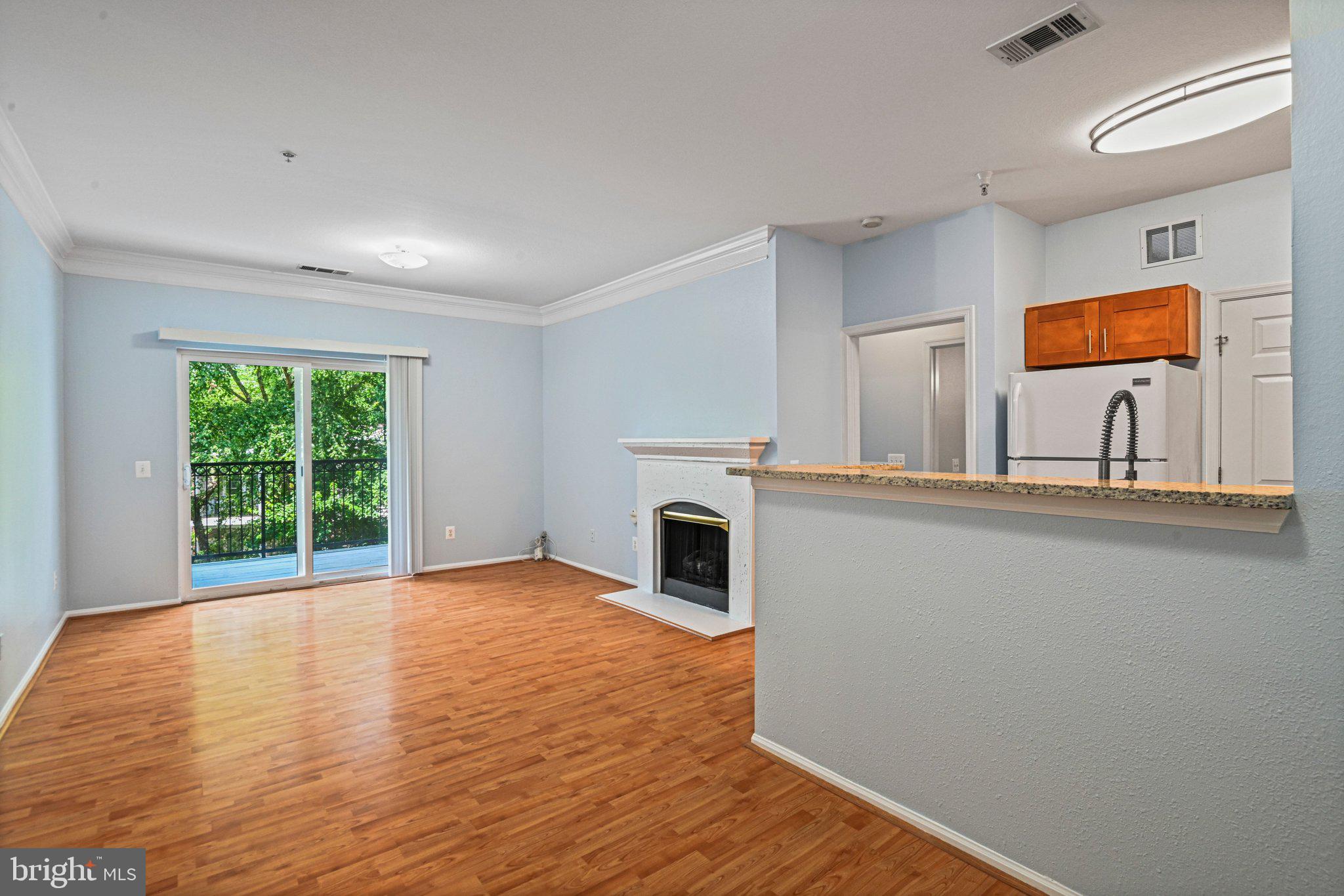 1580 SPRING GATE DRIVE 4304