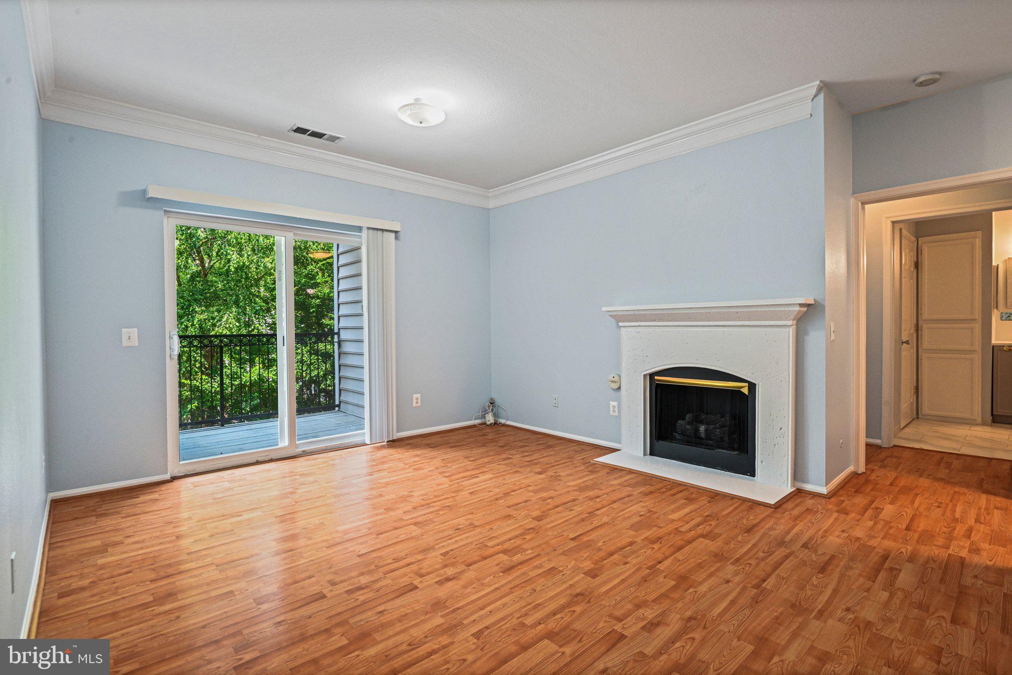 1580 SPRING GATE DRIVE 4304