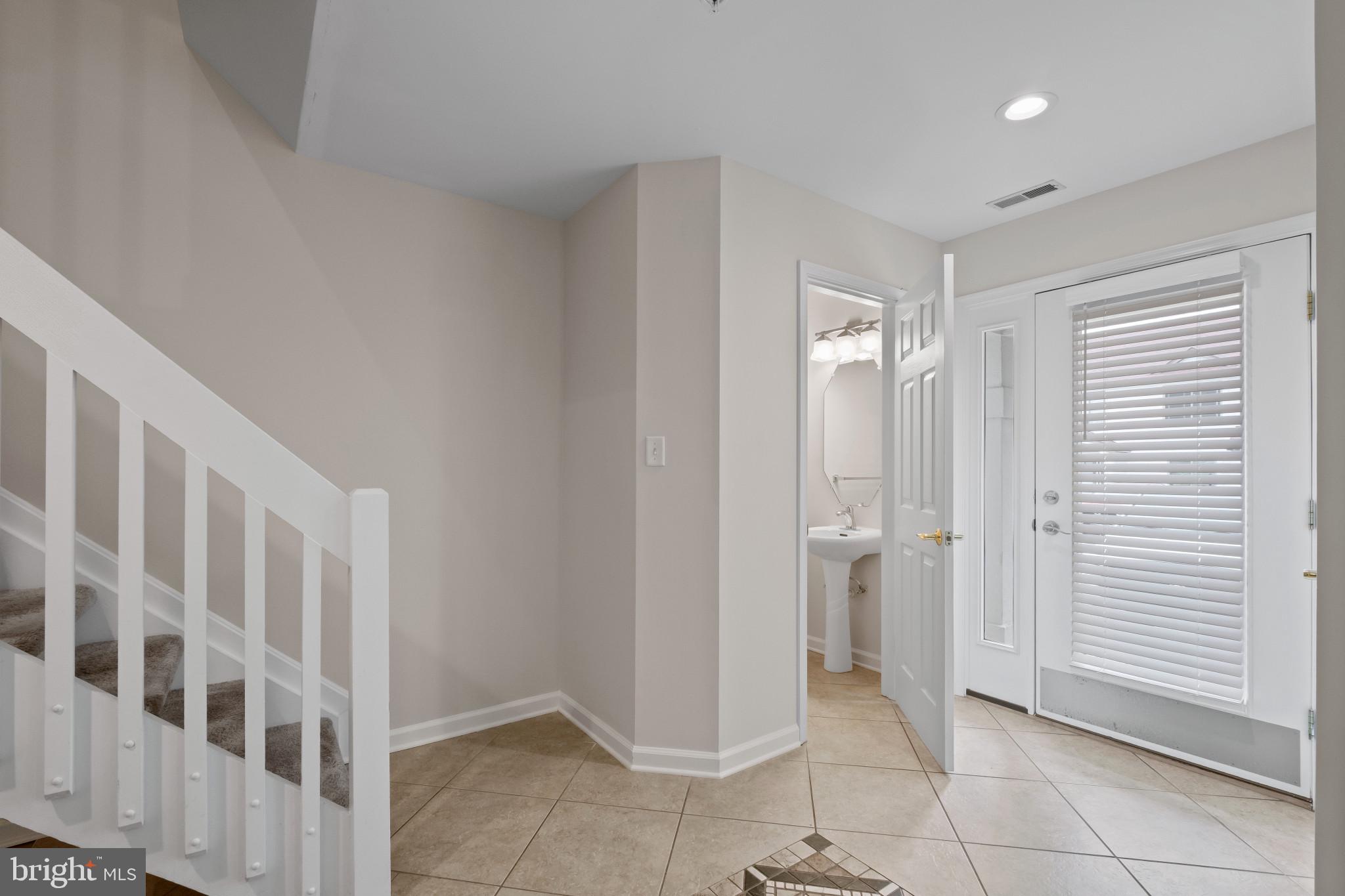 QUEENS LANDING - Residential