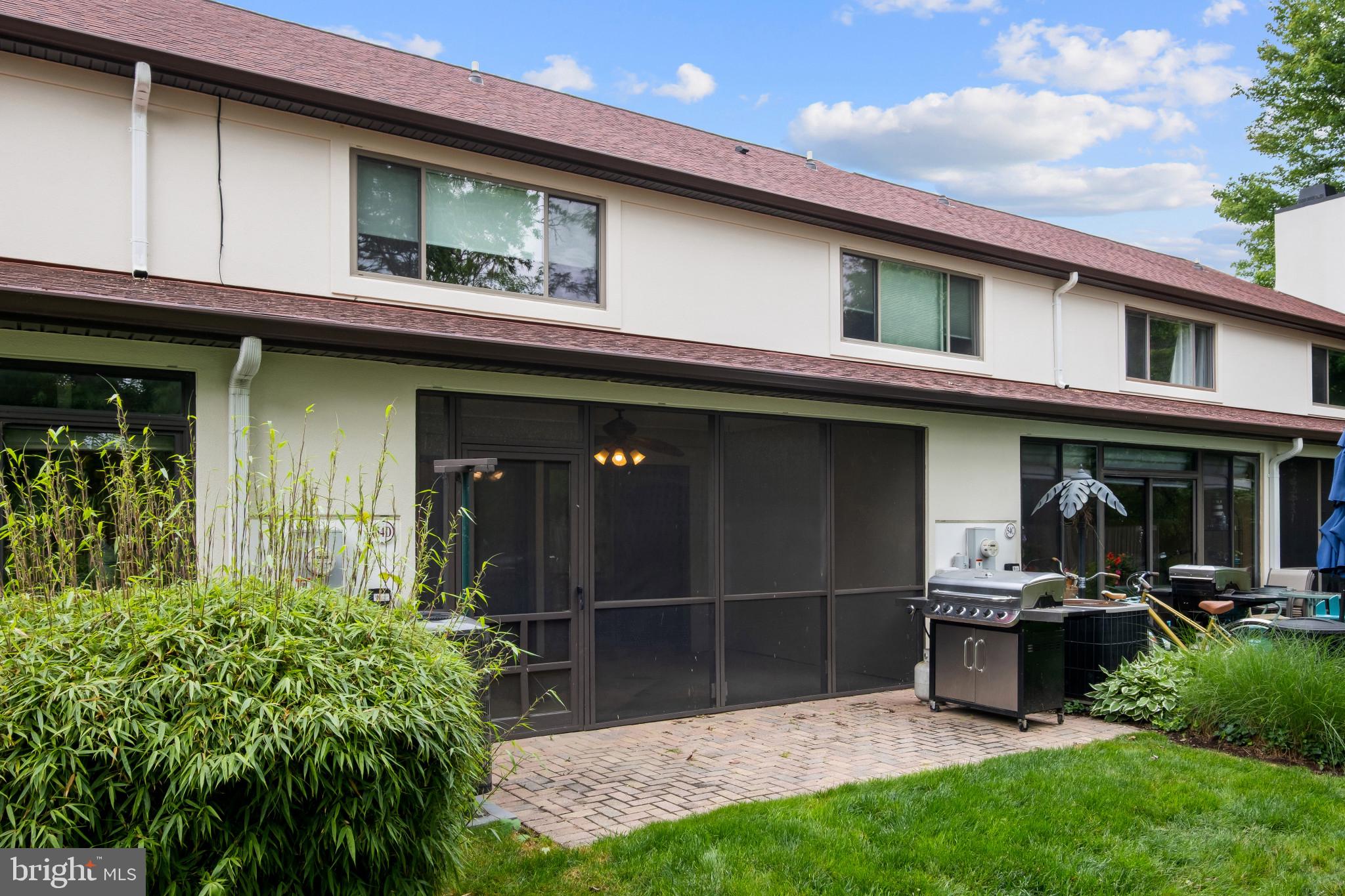 QUEENS LANDING - Residential