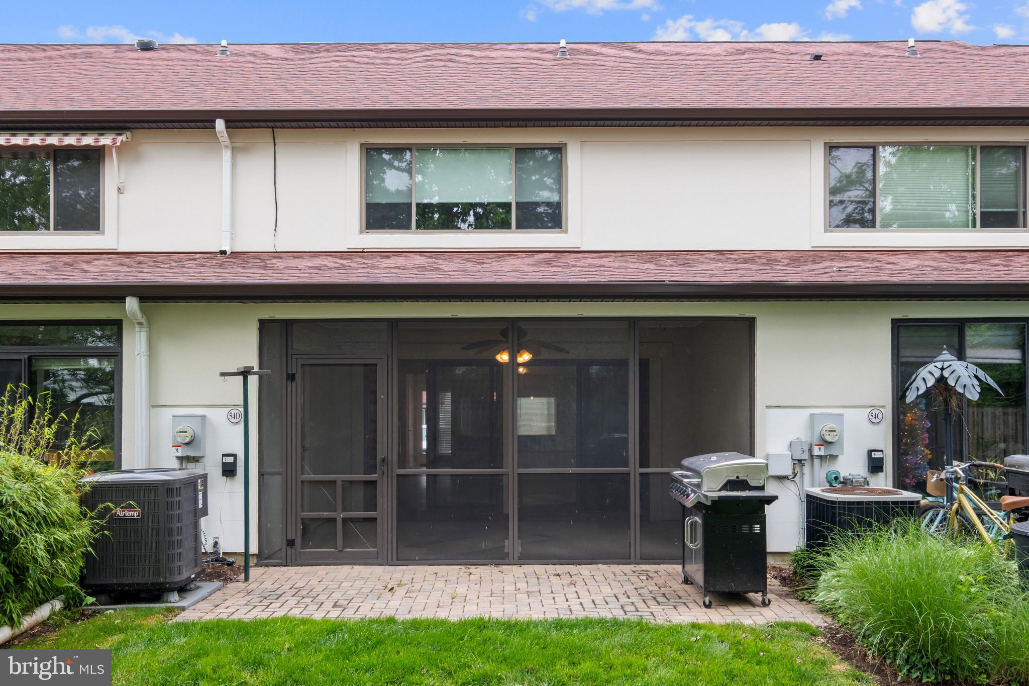 QUEENS LANDING - Residential