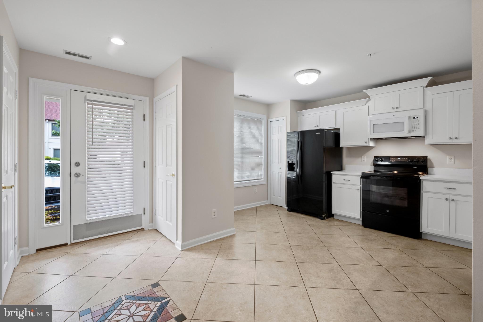QUEENS LANDING - Residential
