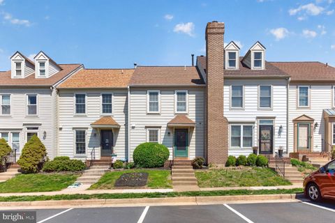 Photo of 44038 Aberdeen Terrace, ASHBURN, VA 20147 (MLS # VALO2120542)