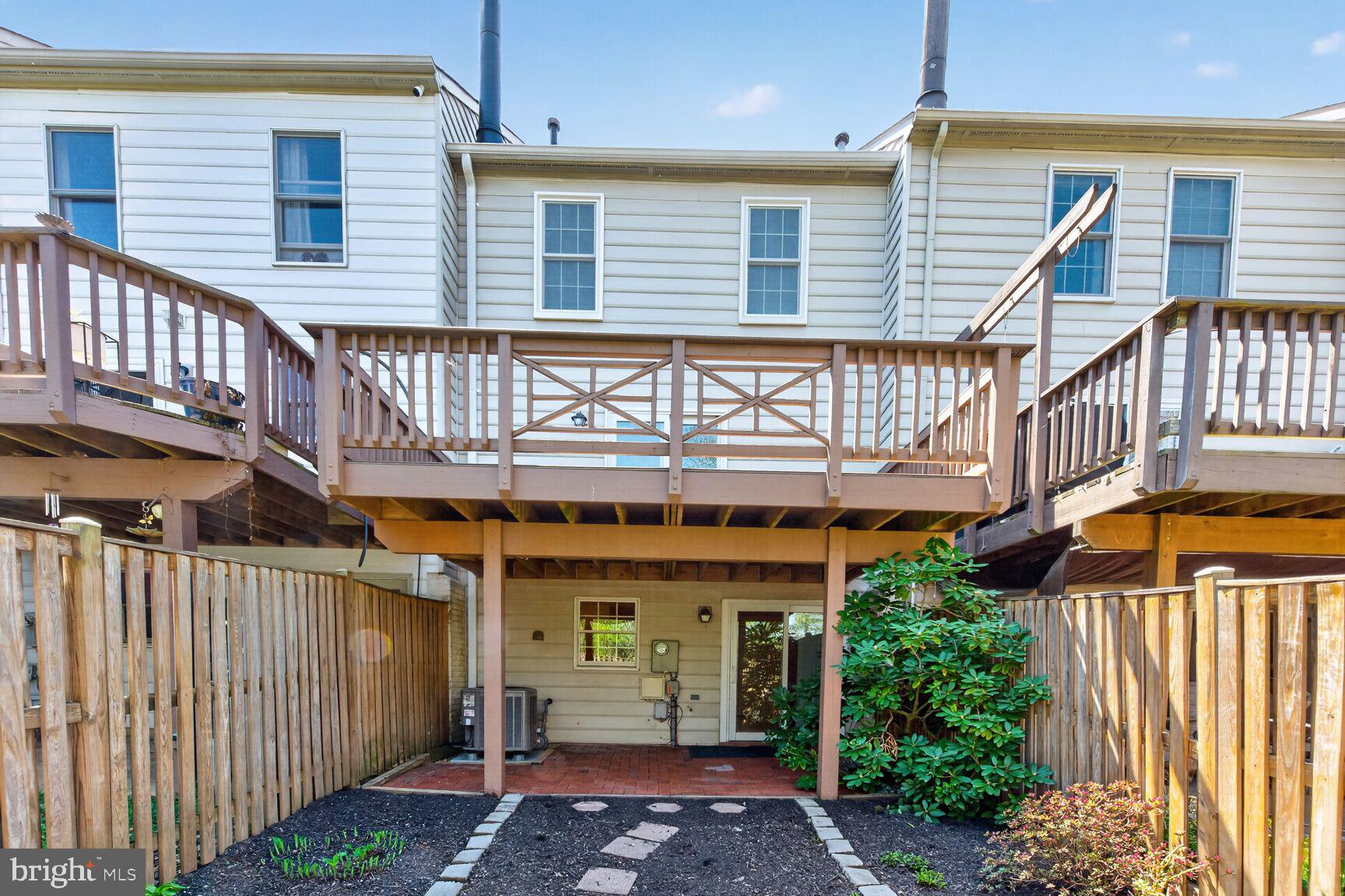 ASHBURN VILLAGE - Residential