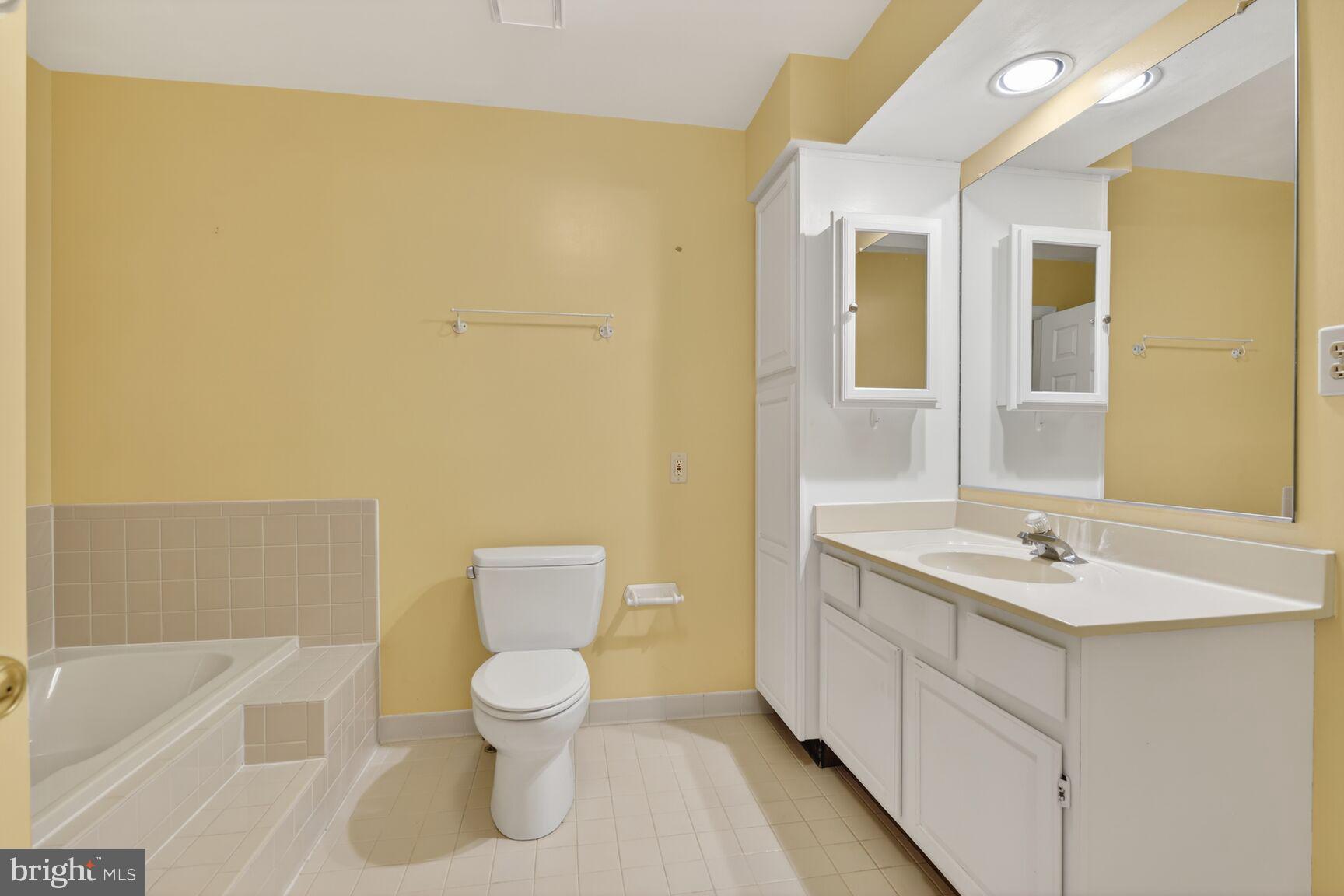 ASHBURN VILLAGE - Residential