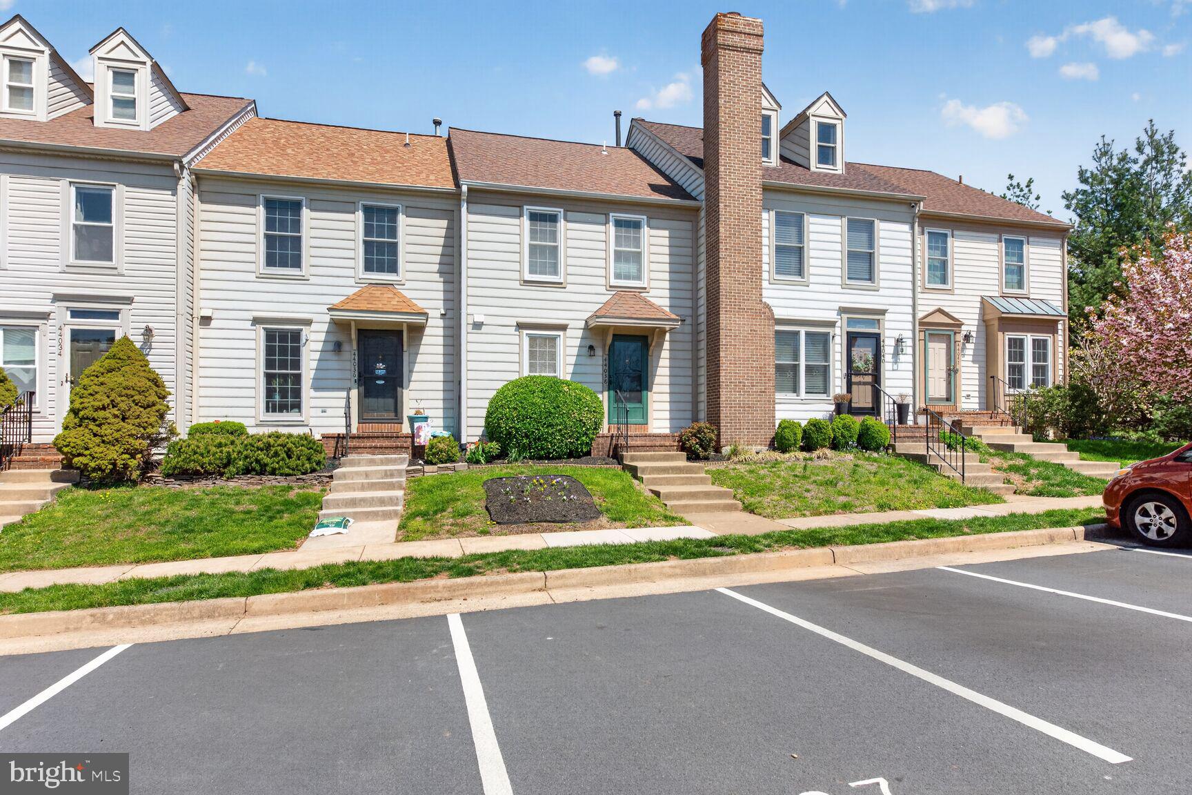 ASHBURN VILLAGE - Residential