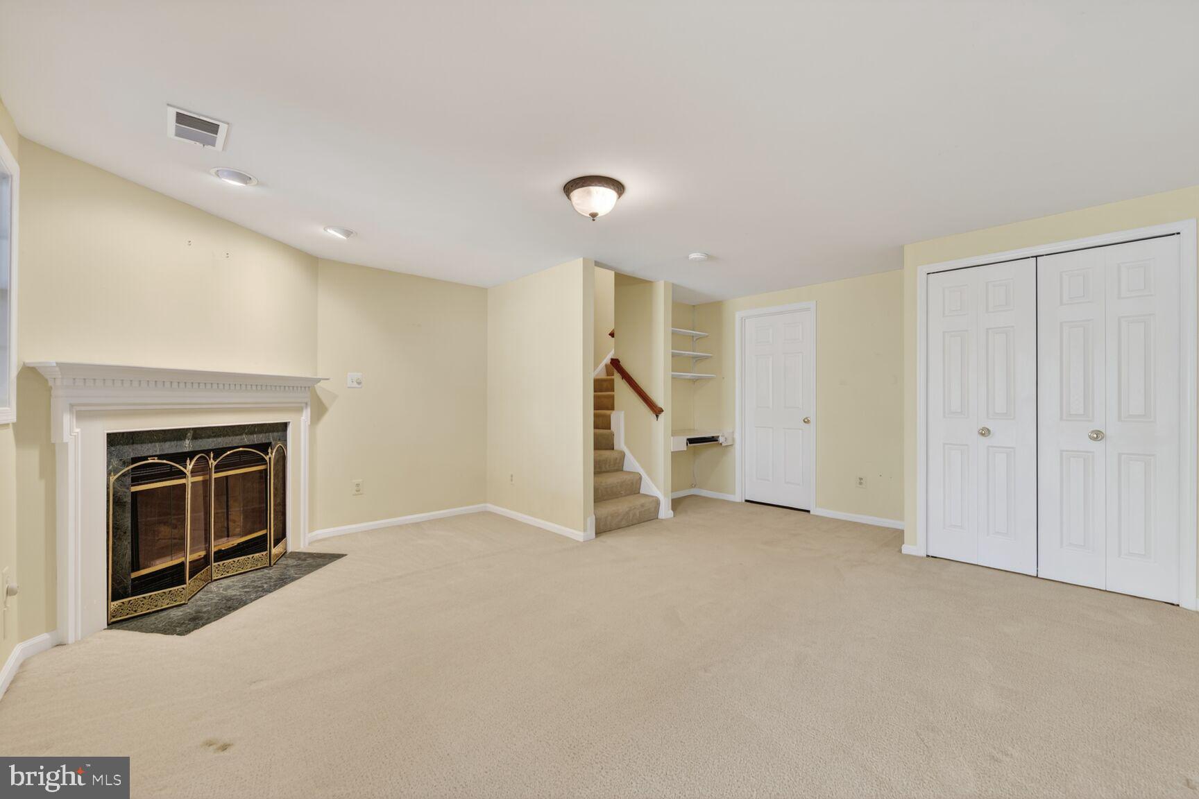 ASHBURN VILLAGE - Residential