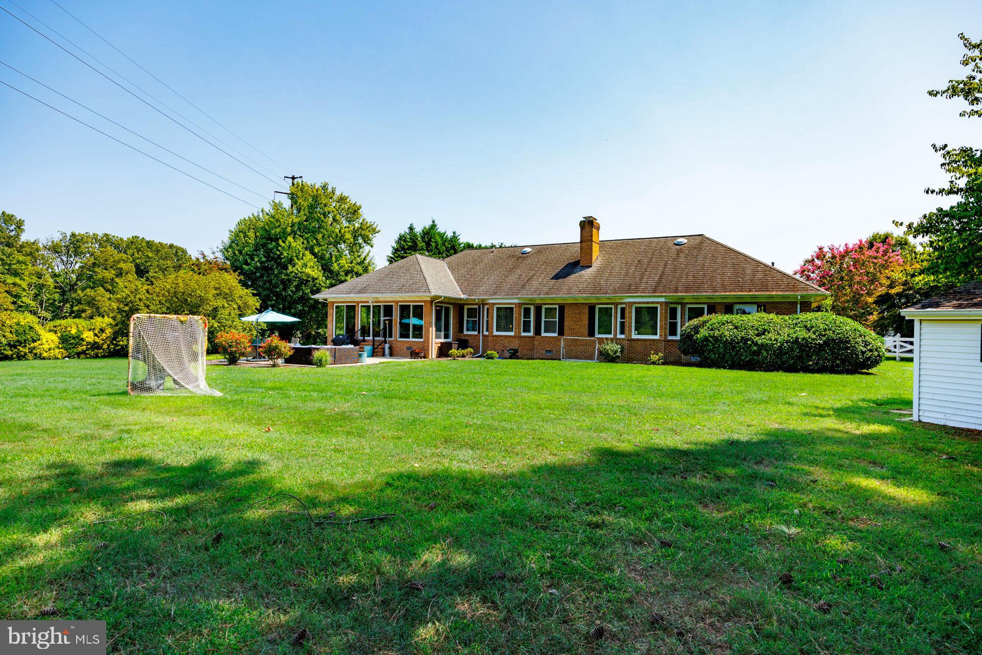 4 OXFORD COURT