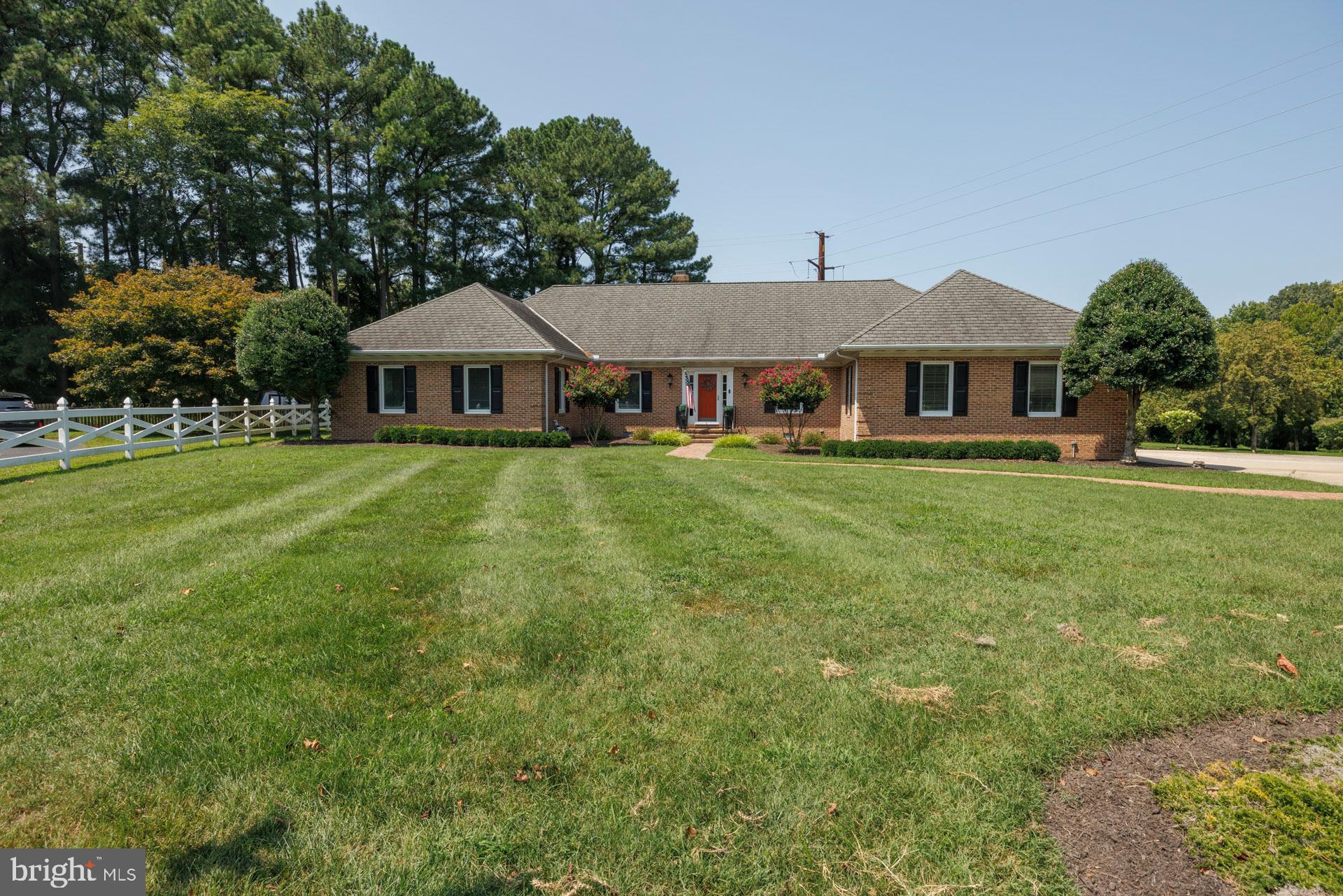 4 OXFORD COURT