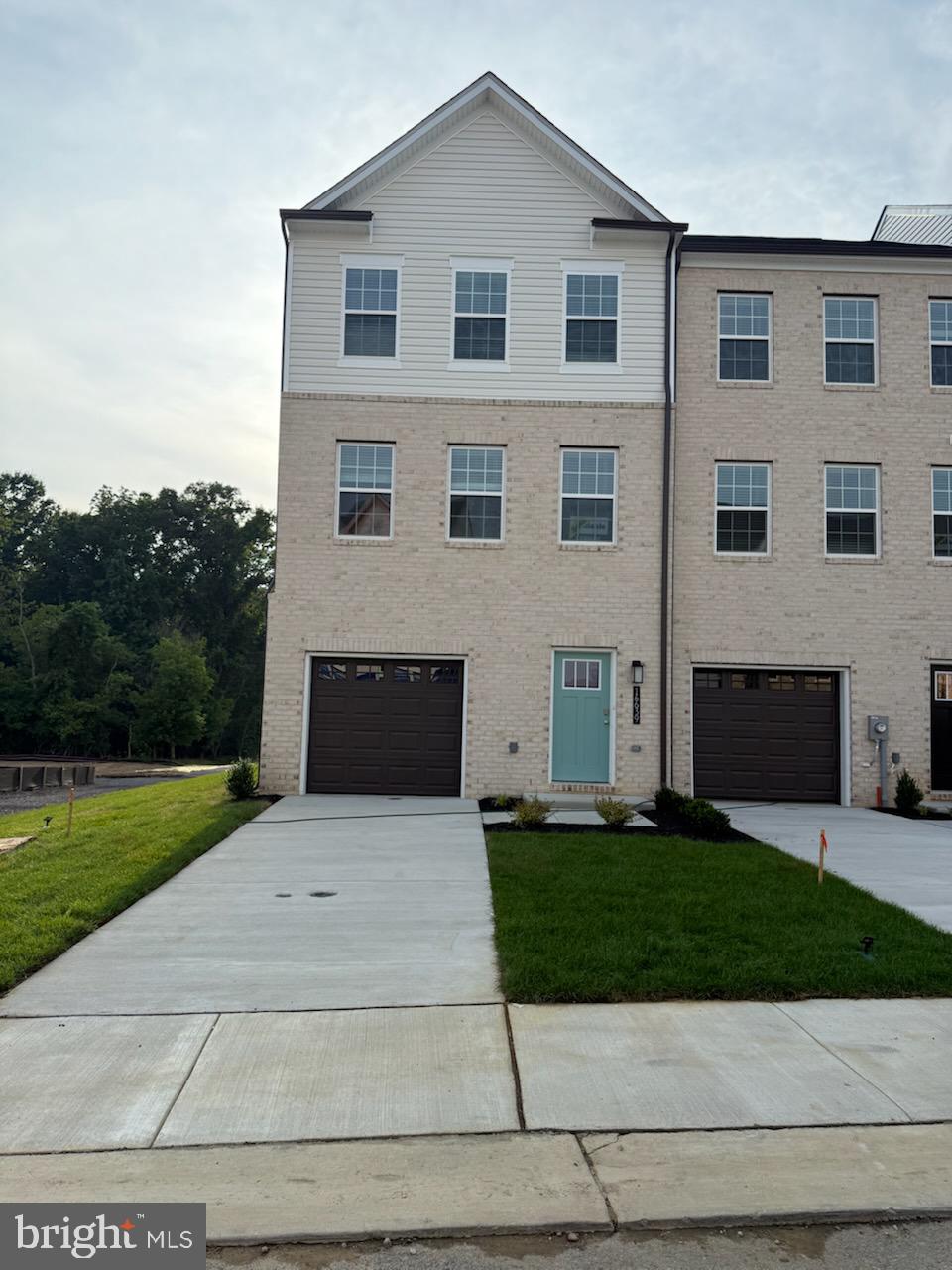 Brand new Never lived in,Excellent 3 level End unit townhome in Spring hills community with 4 bedrooms,3.5 baths, & 1-car garage,2000 sq feet of living space! Kitchen and all bathrooms includes Quartz counters, White maple cabinetry & stainless steel appliances. Hardwood floors on entire main living level and lower level. Large master Bedroom with upgraged tile floors and dual vanities,Quartz counters and large walk-in shower. Convenient laundry on bedroom level. Enjoy beautiful common area in the front, as well as a deck off the Kitchen. Show & Rent today.