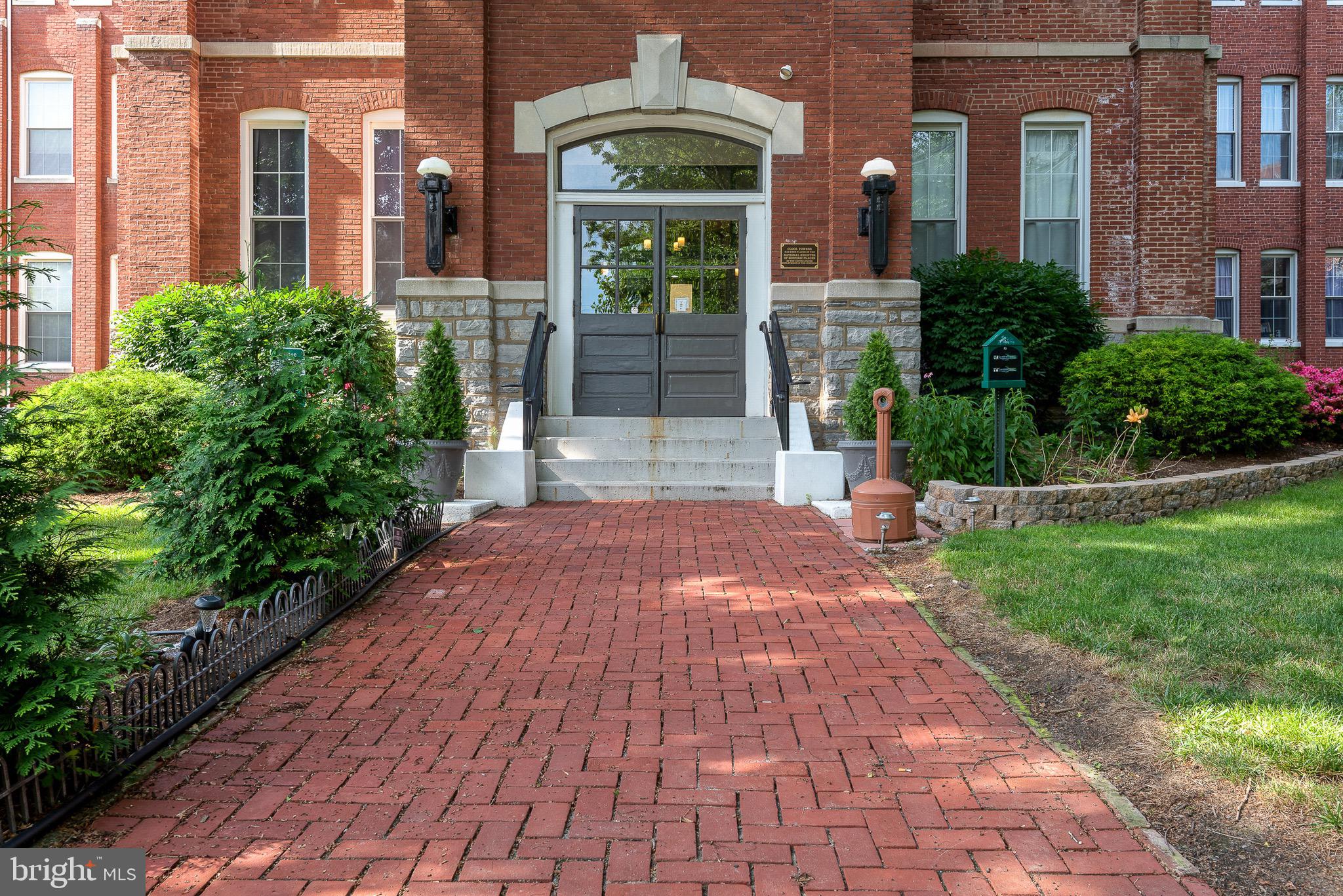 917 COLUMBIA AVENUE 425