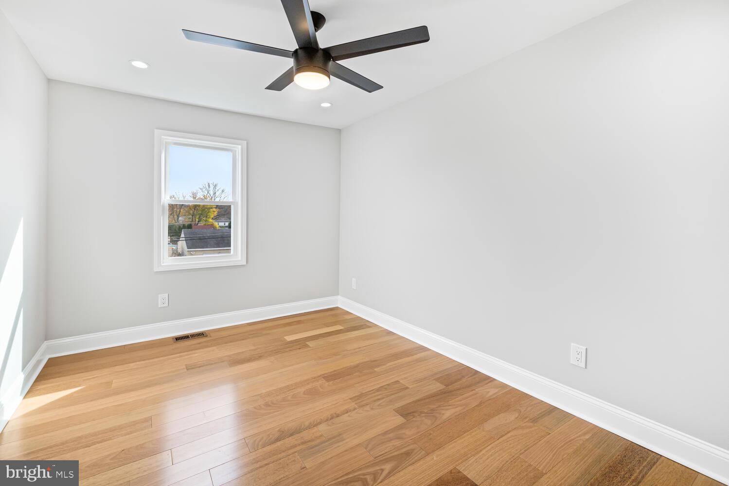 ROSLYN - Residential