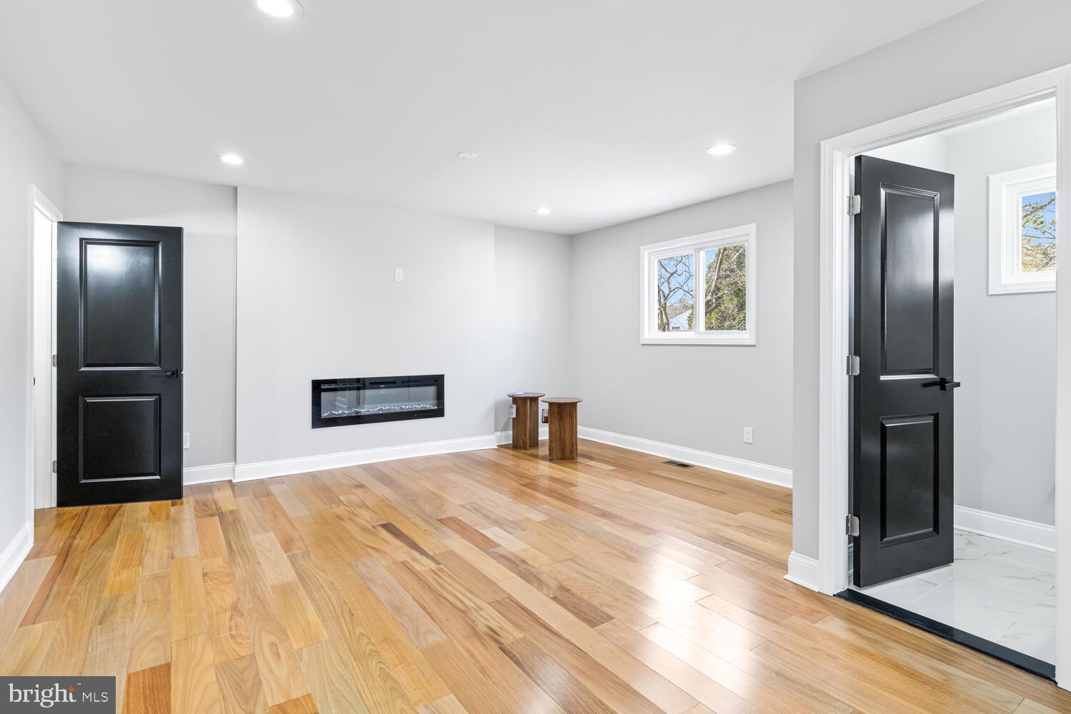 ROSLYN - Residential