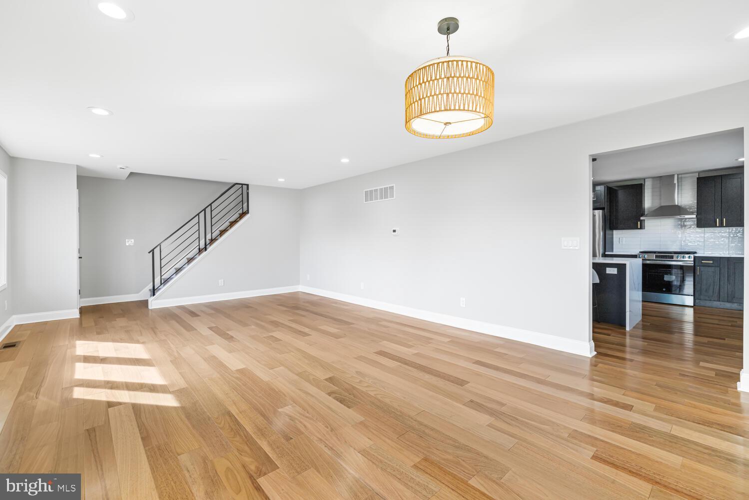 ROSLYN - Residential