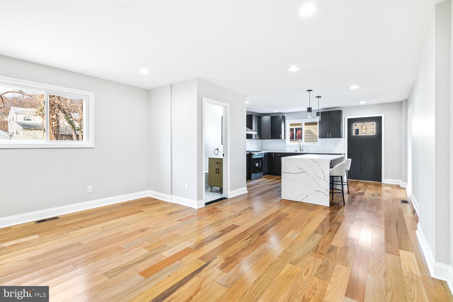 ROSLYN - Residential