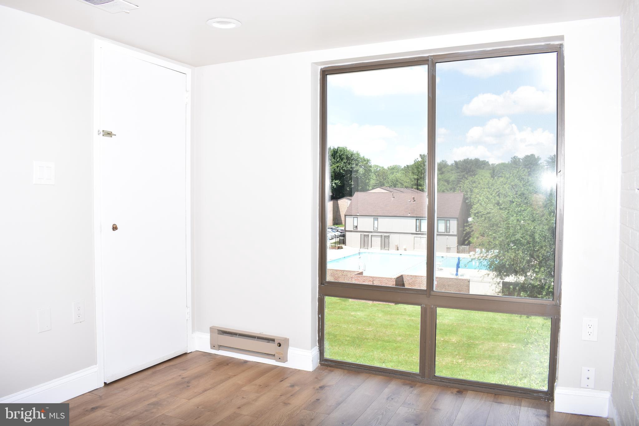 CENTER COURT - Residential