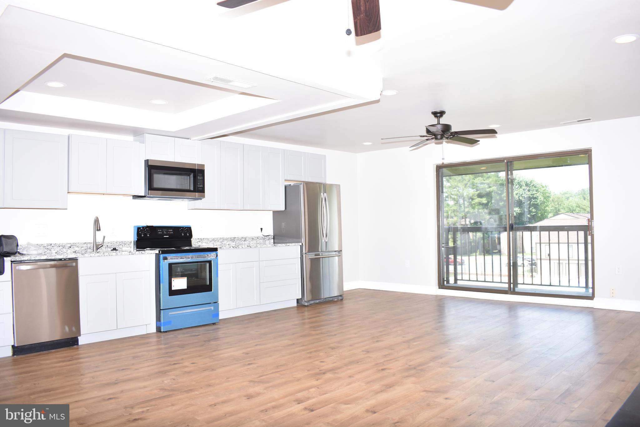 CENTER COURT - Residential