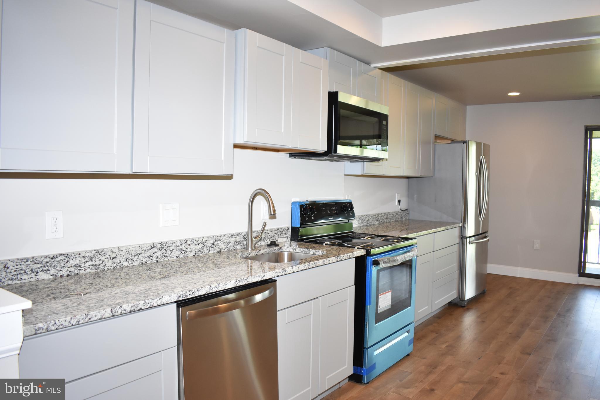 CENTER COURT - Residential