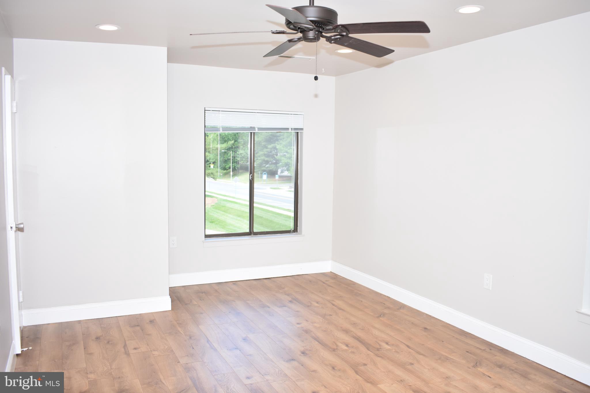 CENTER COURT - Residential