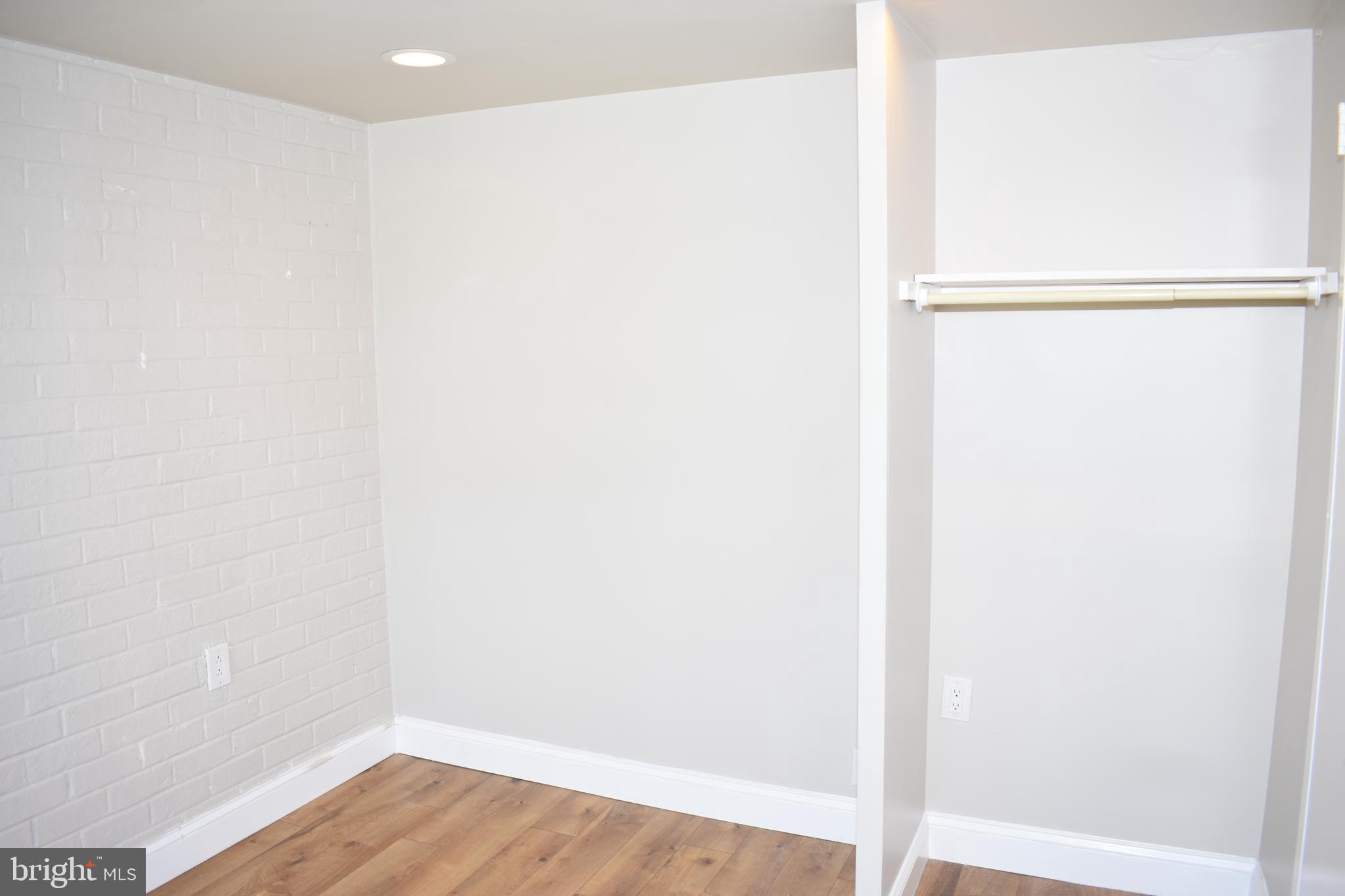 CENTER COURT - Residential