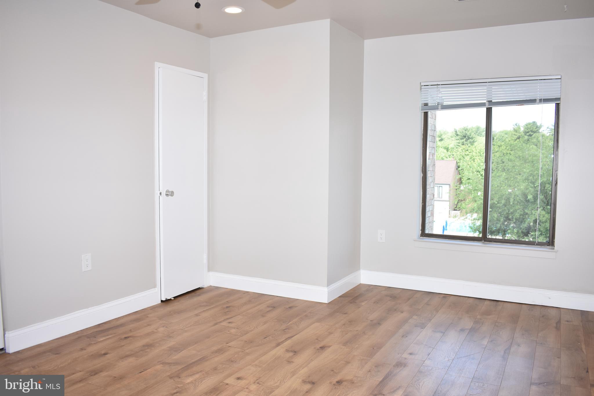 CENTER COURT - Residential