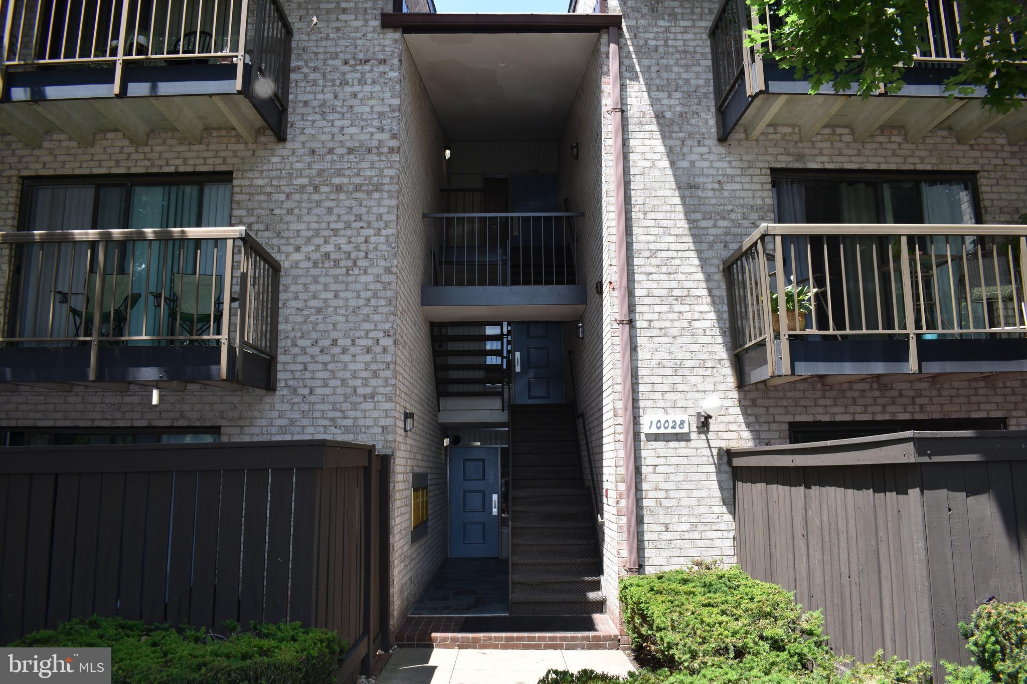 CENTER COURT - Residential