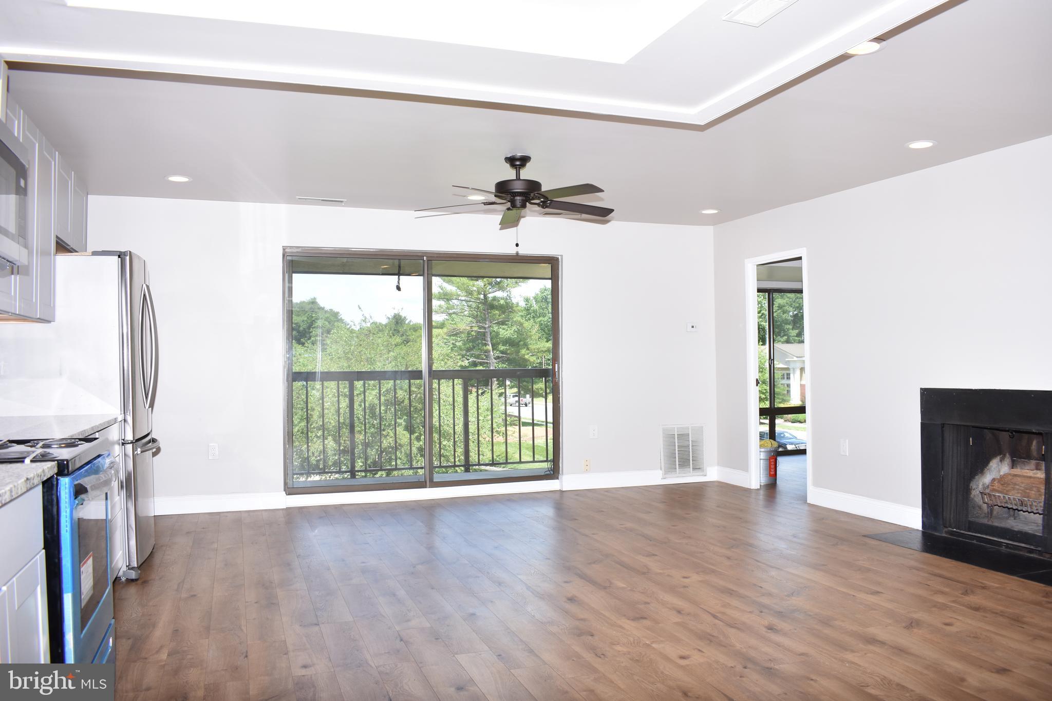 CENTER COURT - Residential