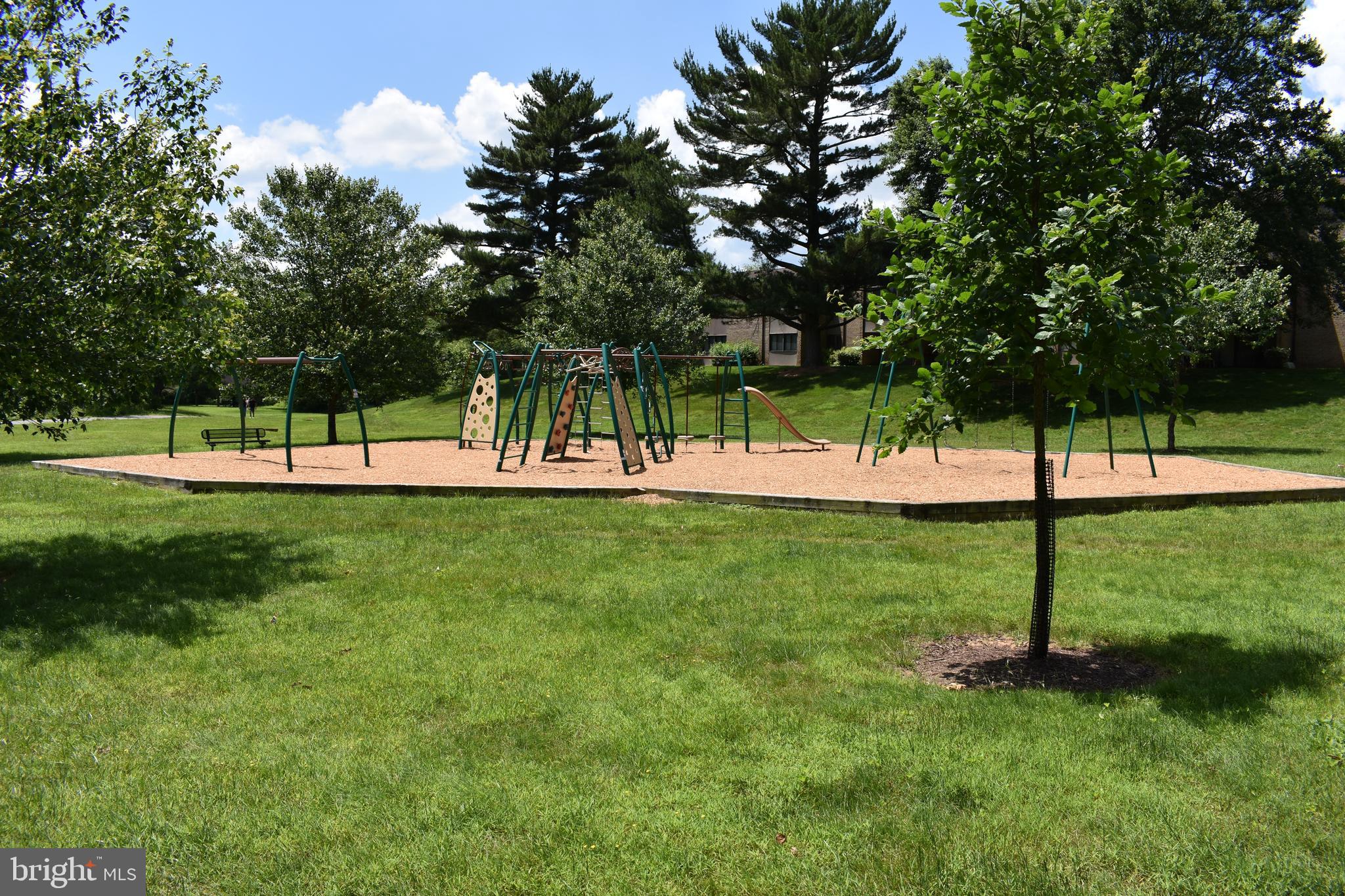 CENTER COURT - Residential