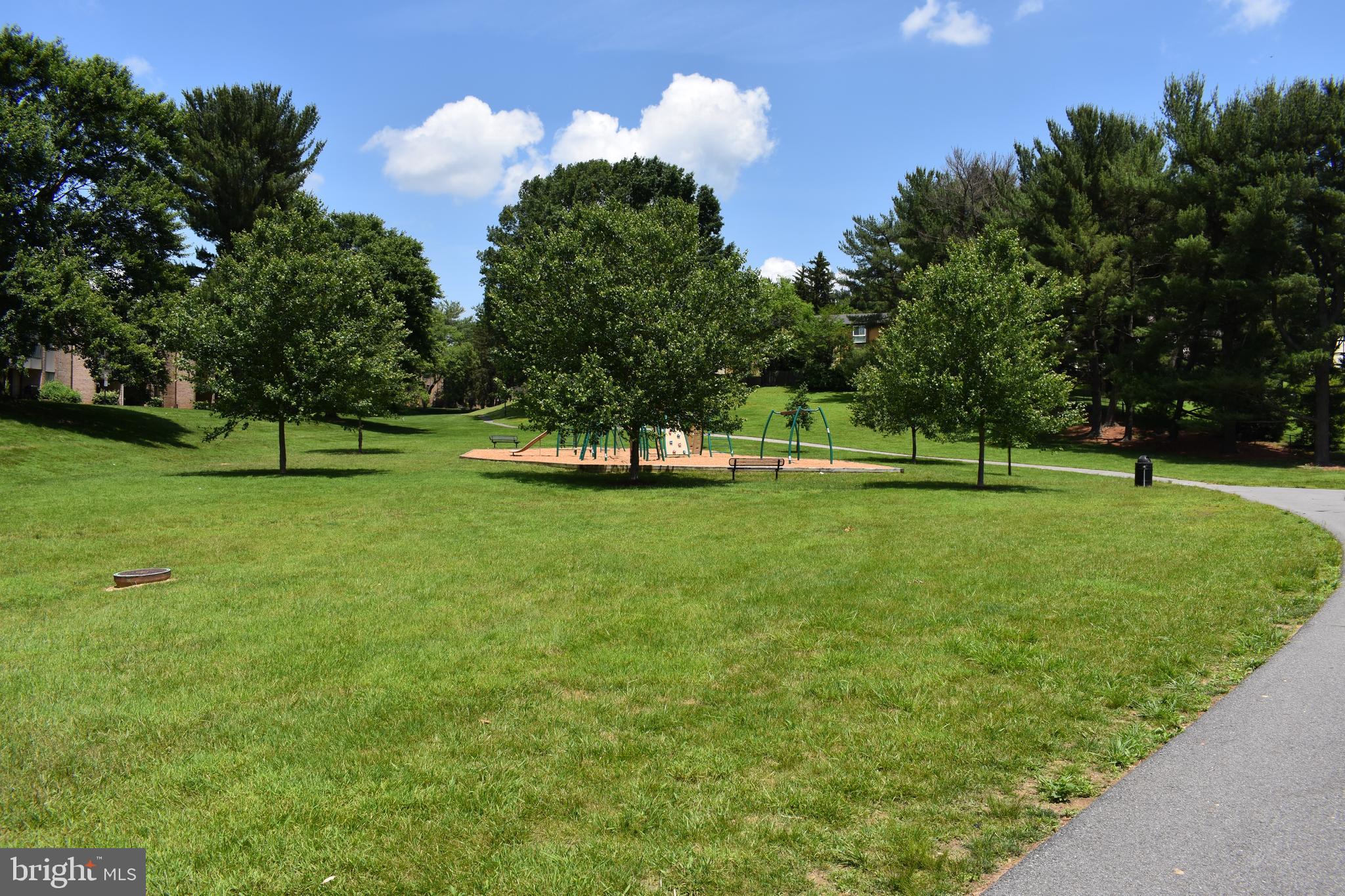 CENTER COURT - Residential