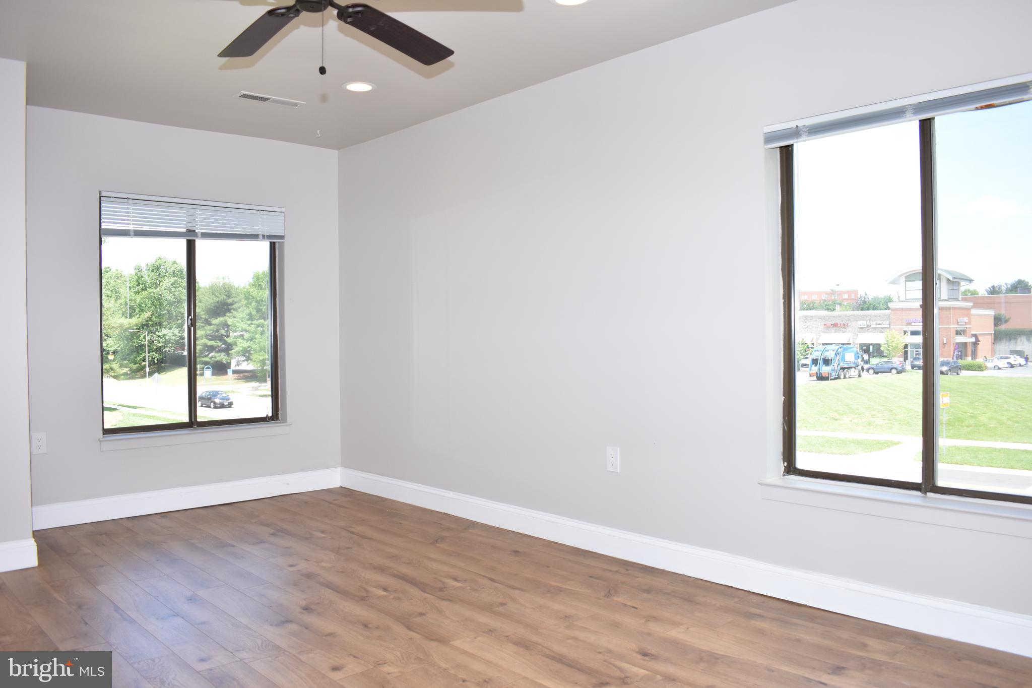 CENTER COURT - Residential