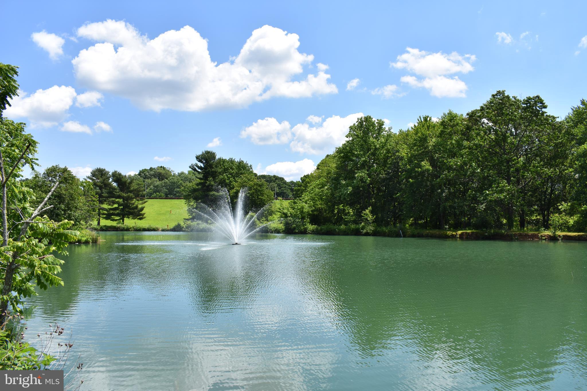 CENTER COURT - Residential