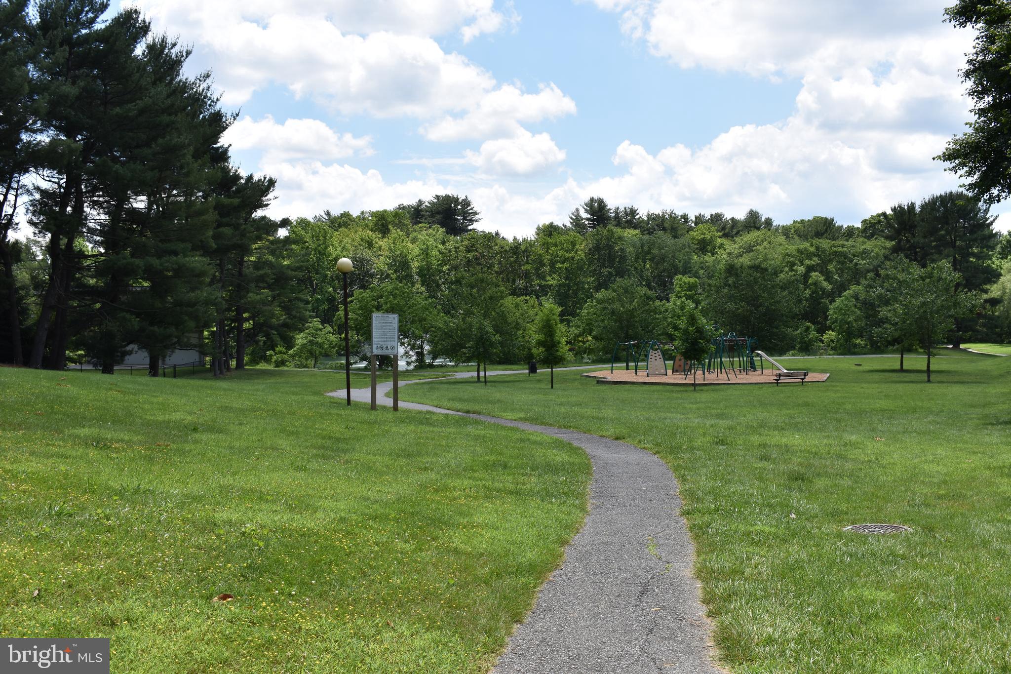 CENTER COURT - Residential