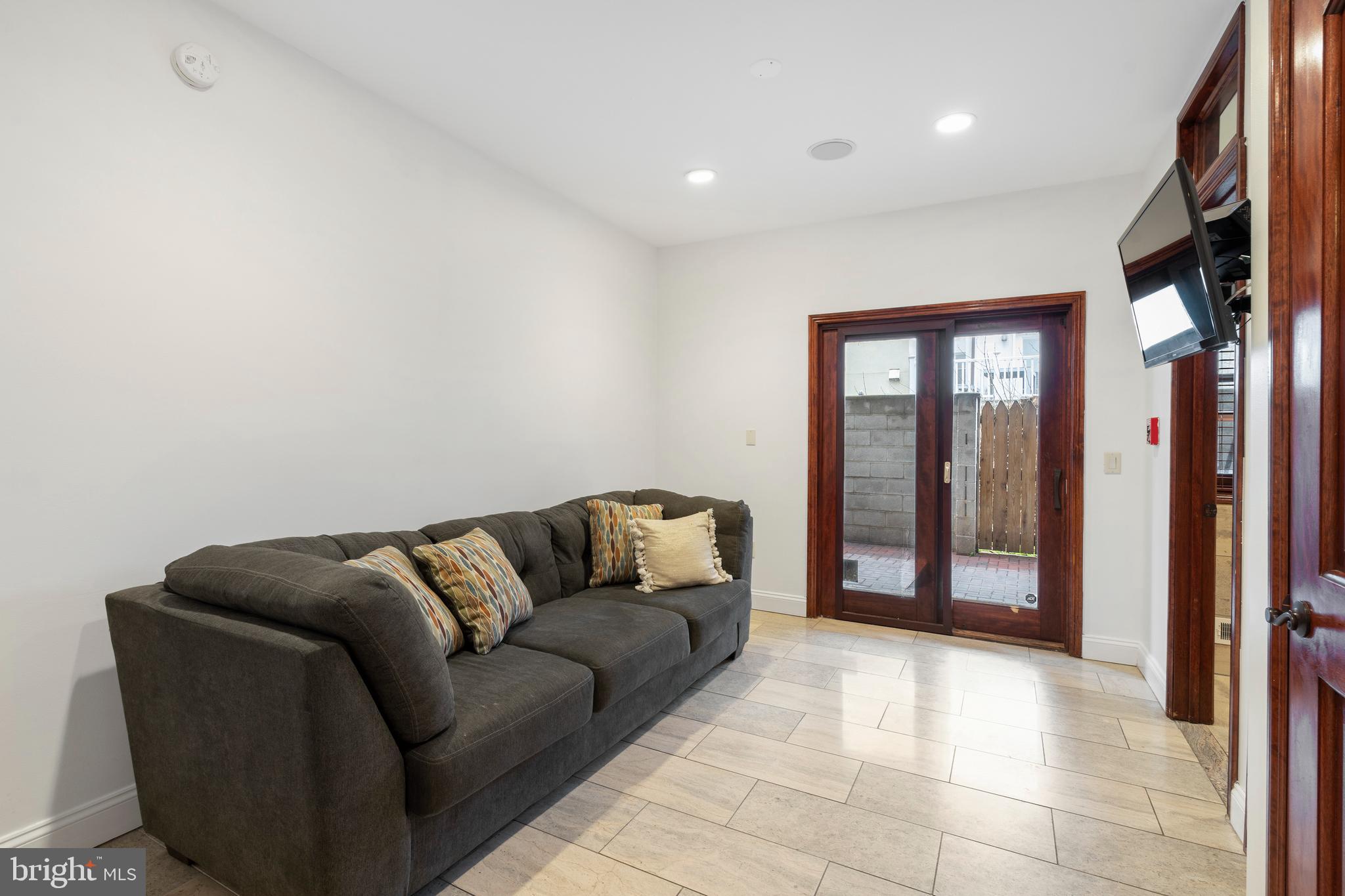 GRADUATE HOSPITAL - Residential