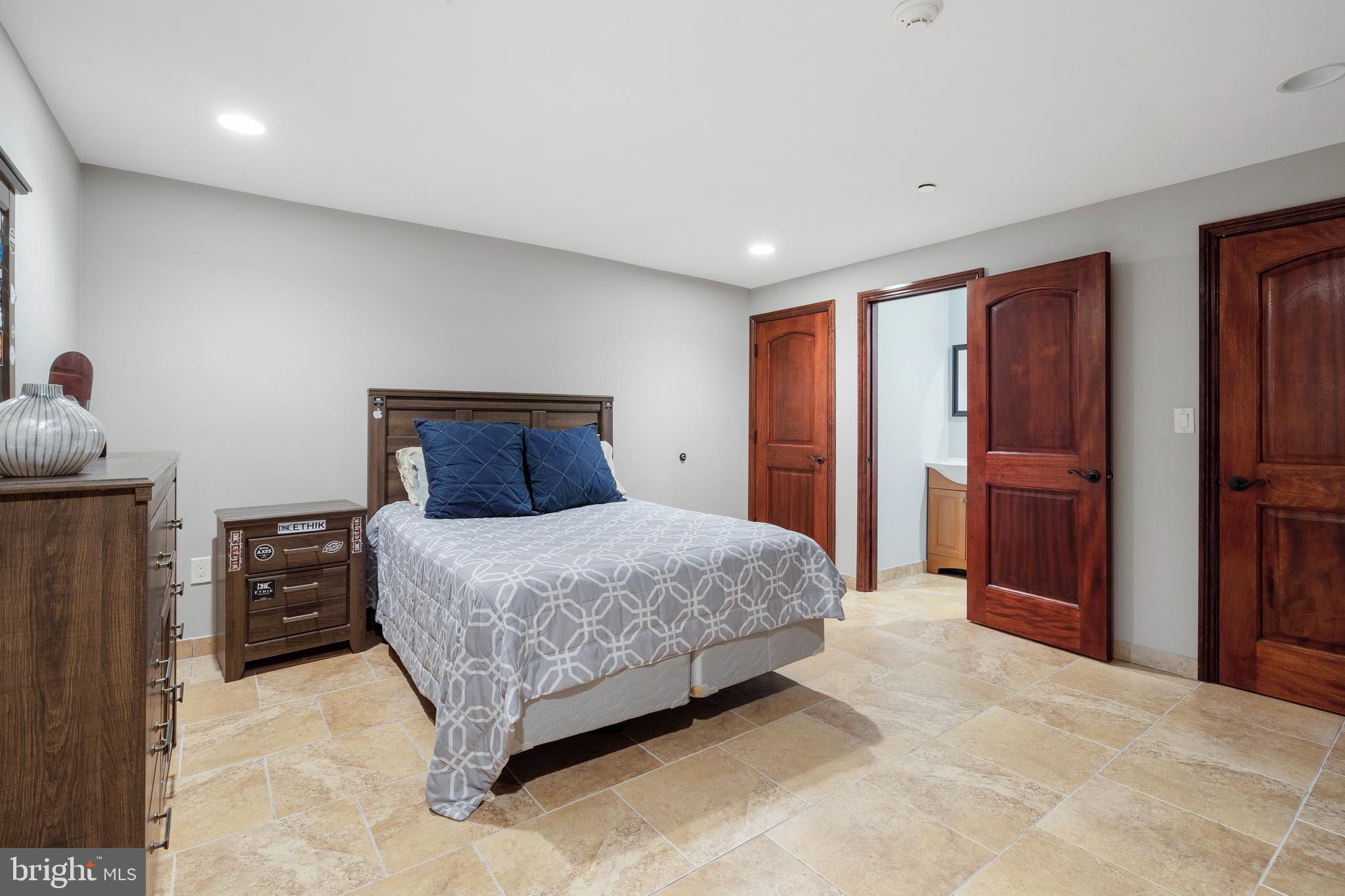 GRADUATE HOSPITAL - Residential