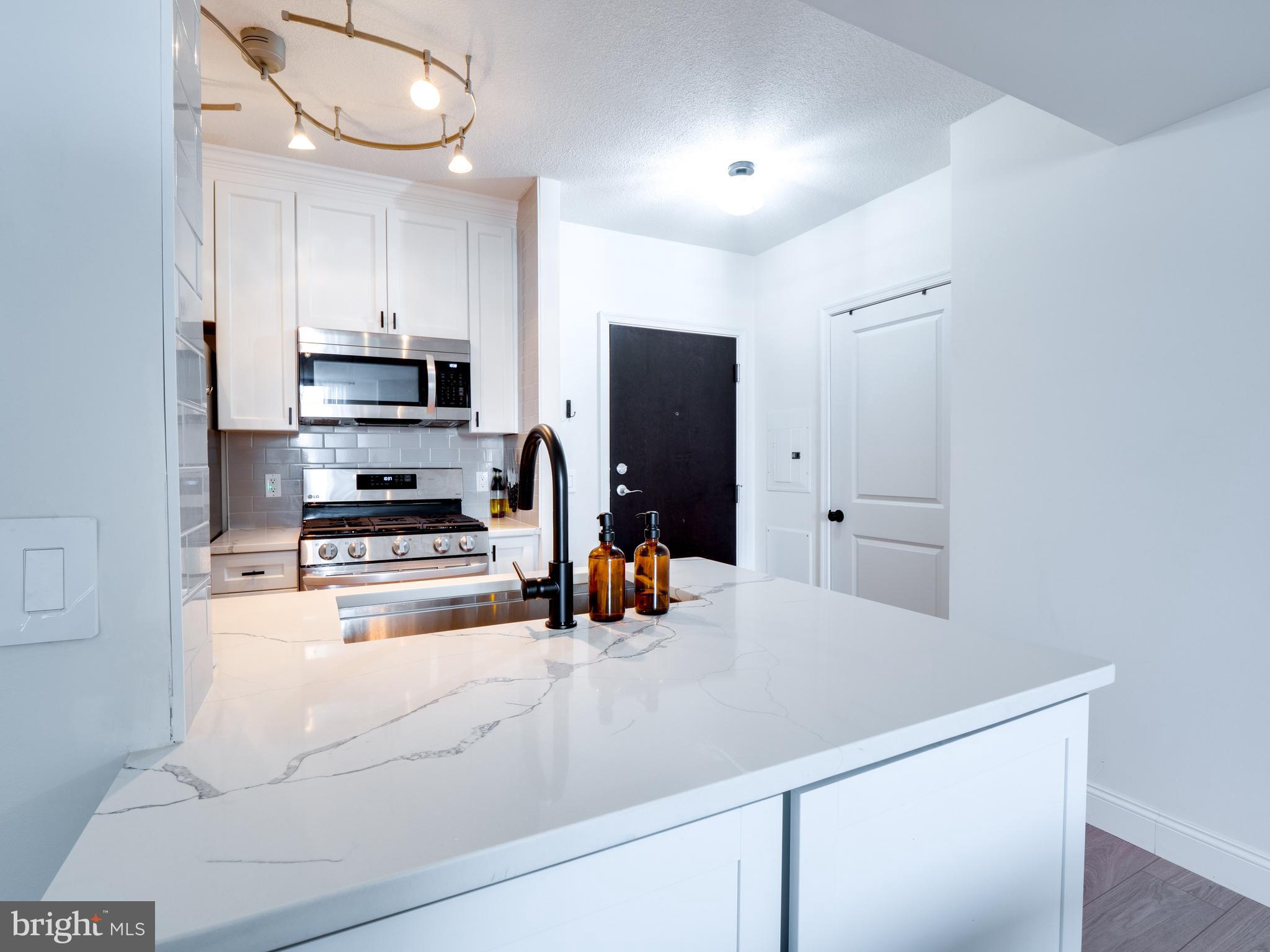 851 N GLEBE ROAD 816