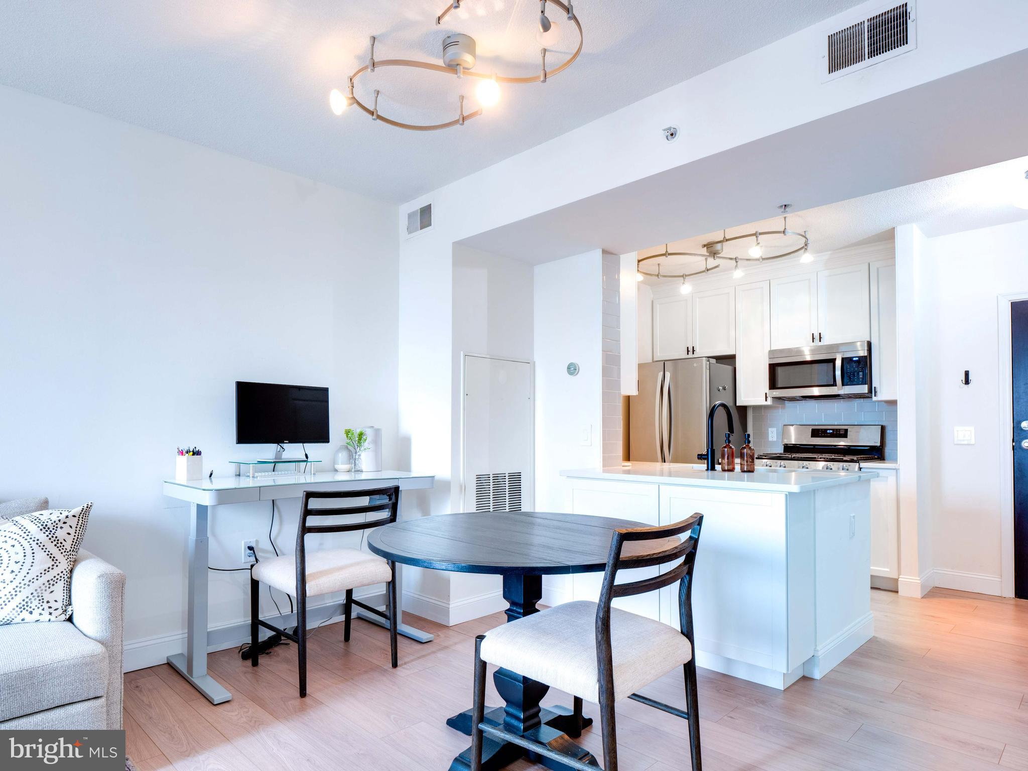 851 N GLEBE ROAD 816