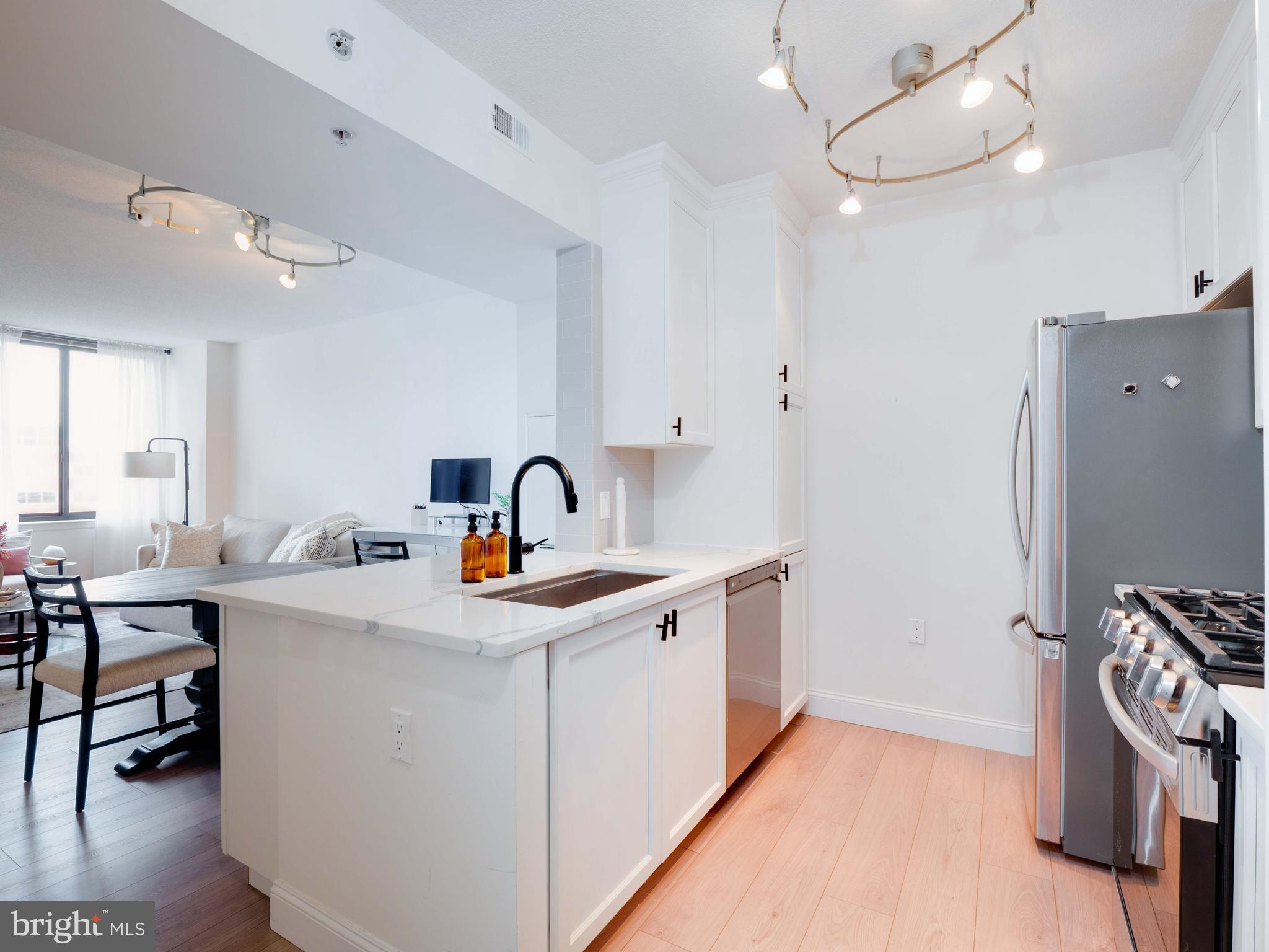 851 N GLEBE ROAD 816