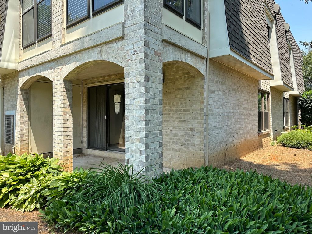 Photo of 35 VALLEYBROOK DR, LANCASTER, PA 17601 (MLS # PALA2036490)