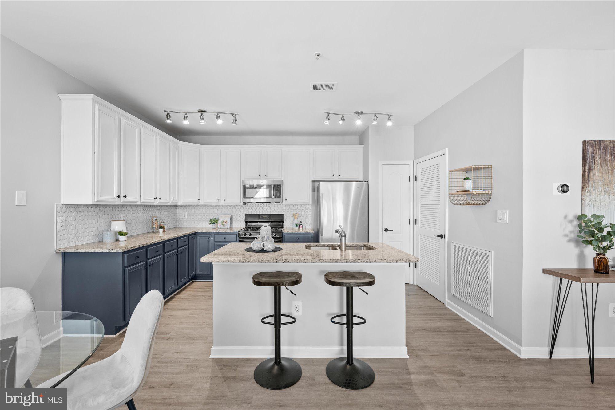 CAMERON STATION - Residential