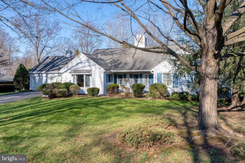 Photo of 1515 Hillcrest Rd, Lancaster, PA 17603 (MLS # PALA2044894)