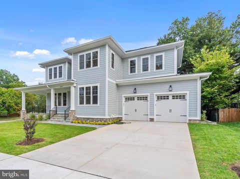 5900 35TH STREET N ARLINGTON VA 22207