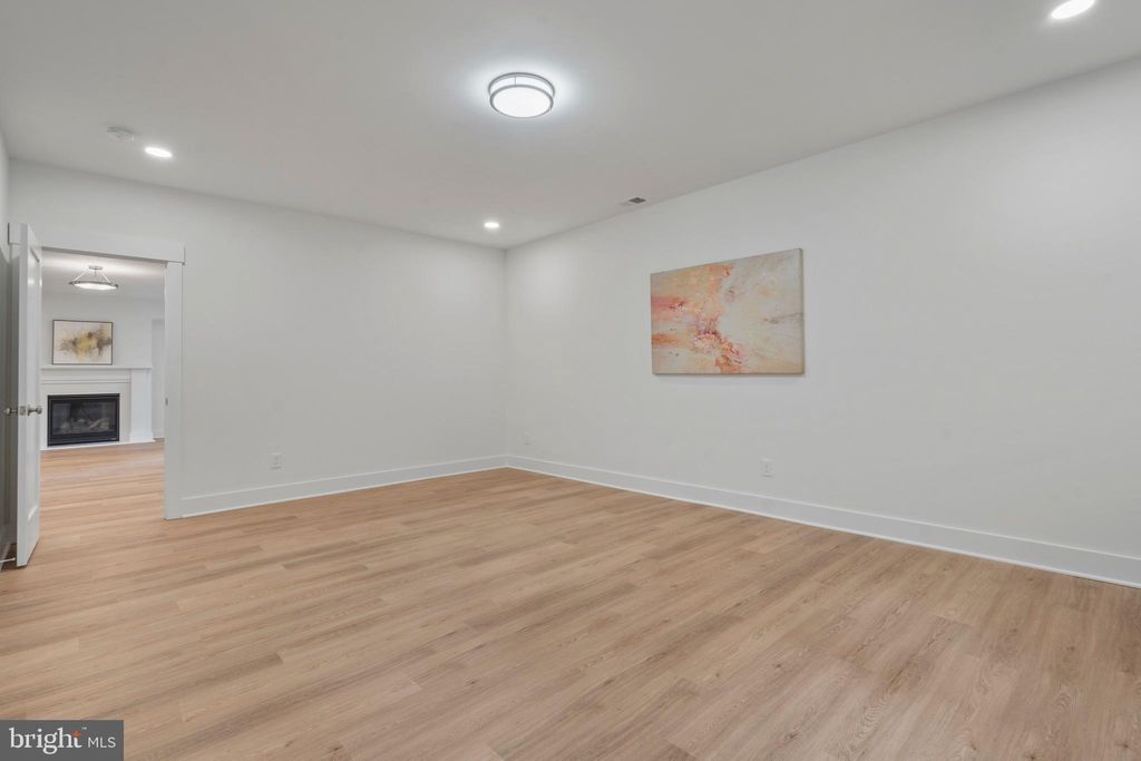 listing image 78