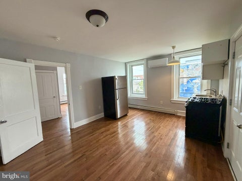 Townhouse For Rent - 2938 W Oxford Street #2R<br/> Philadelphia County, PHILADELPHIA, PA 19121