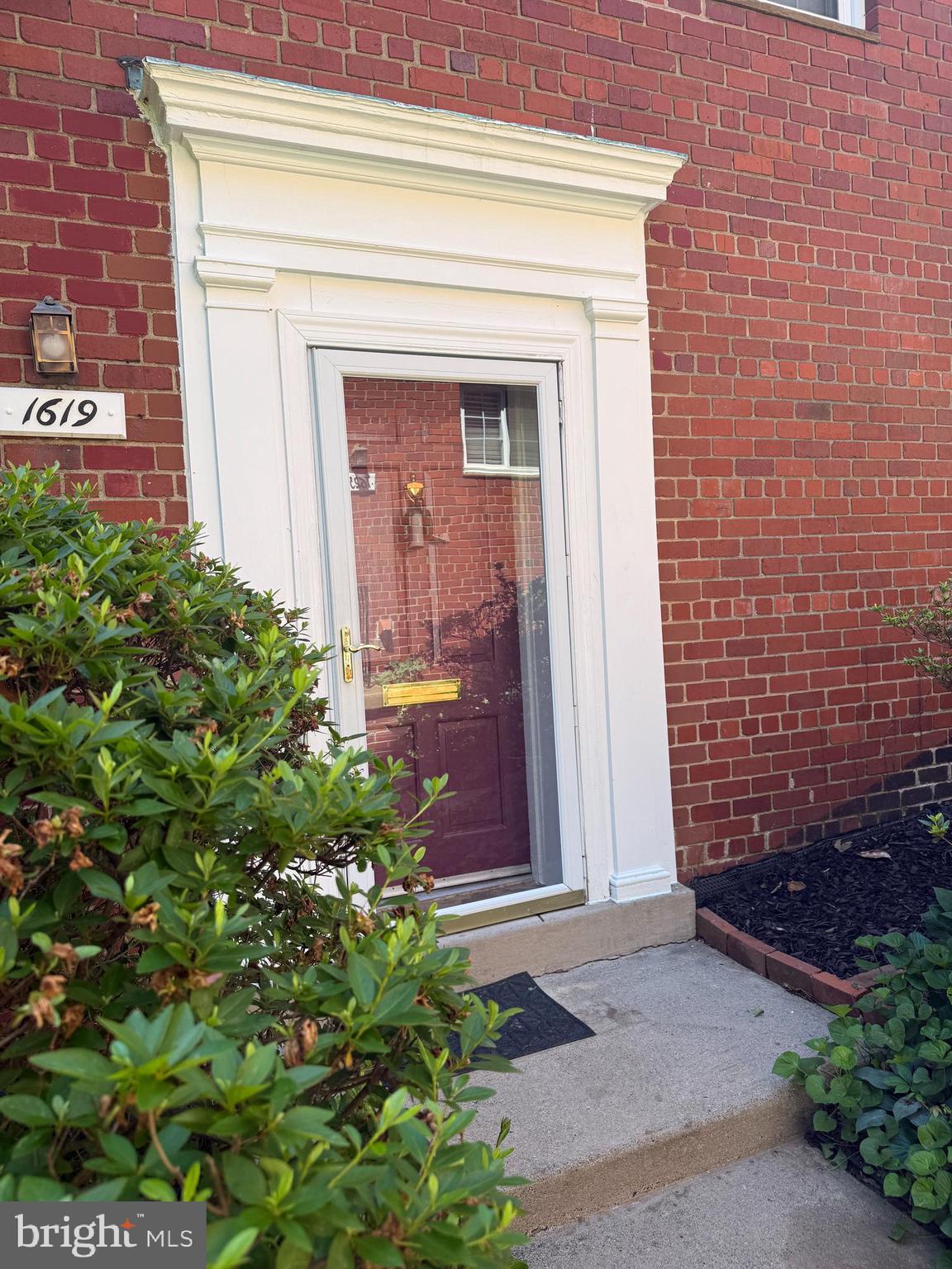 1619 MOUNT EAGLE PLACE