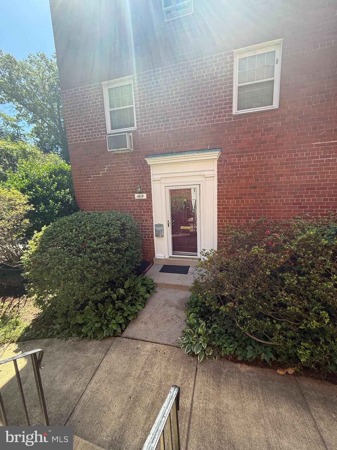 1619 MOUNT EAGLE PLACE