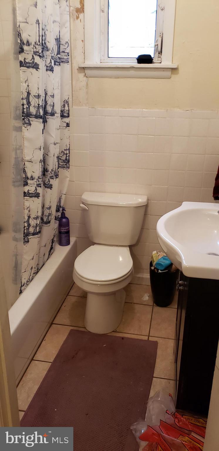 UNIVERSITY CITY - Residential Lease